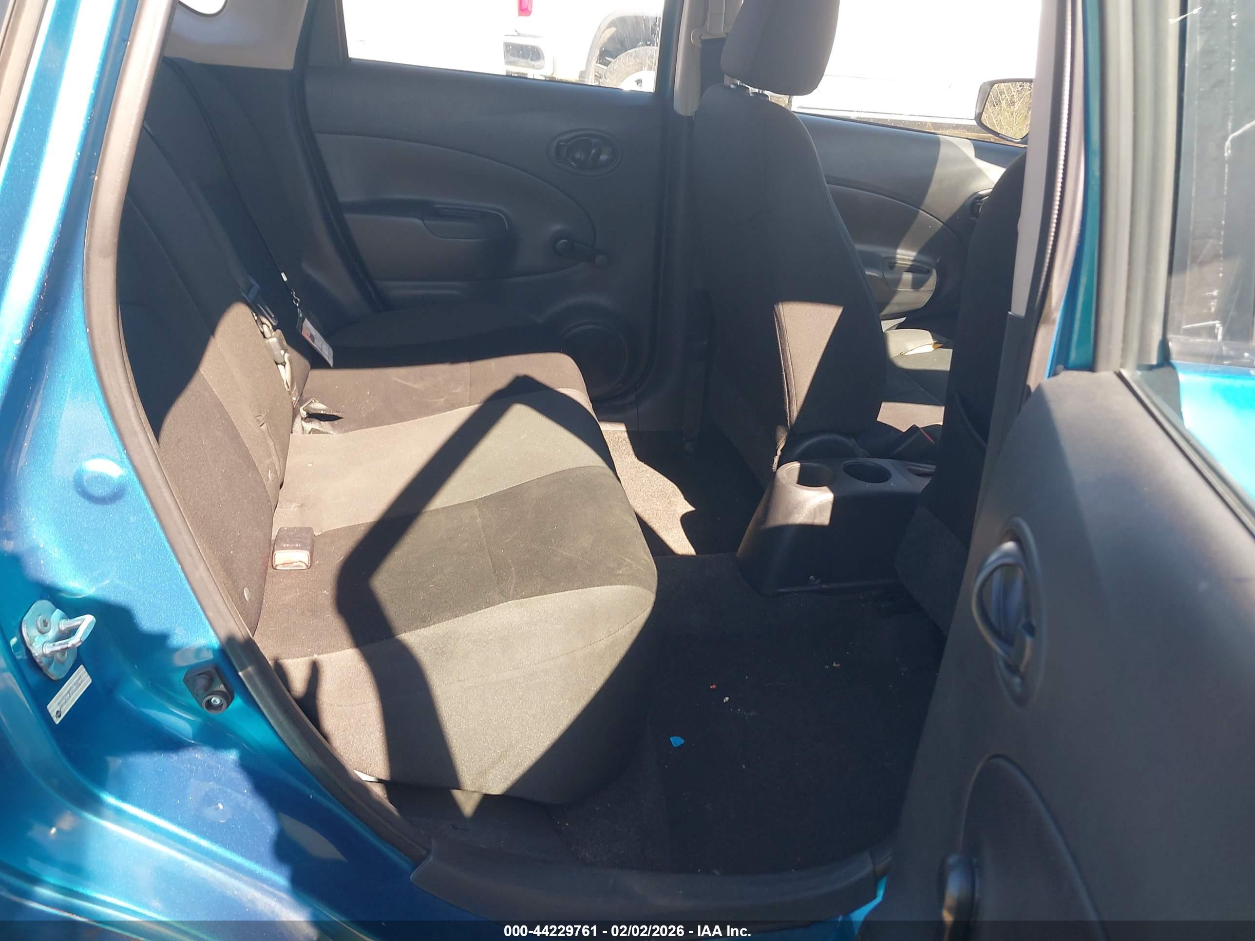NISSAN VERSA image 8
