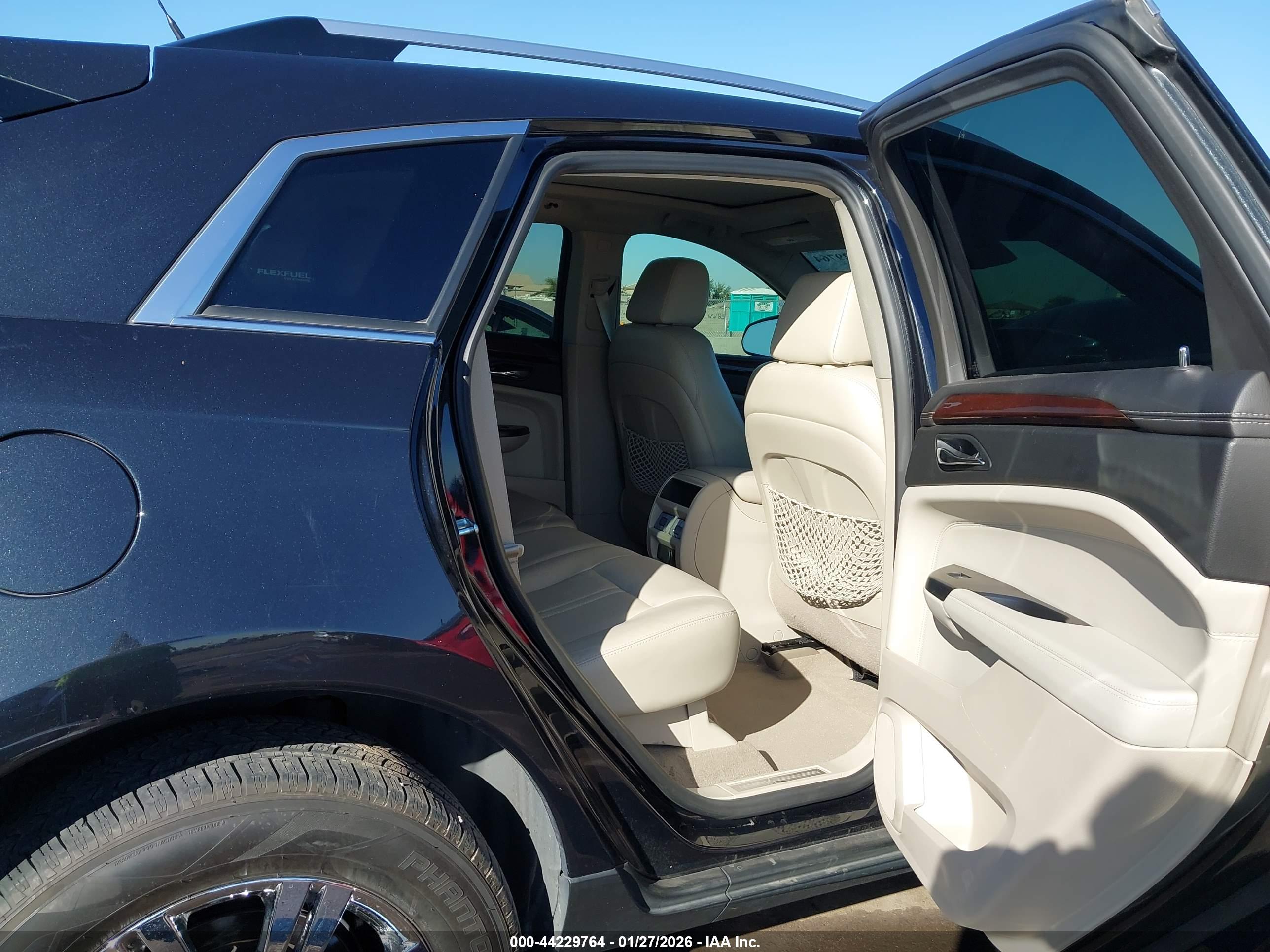 CADILLAC SRX image 8