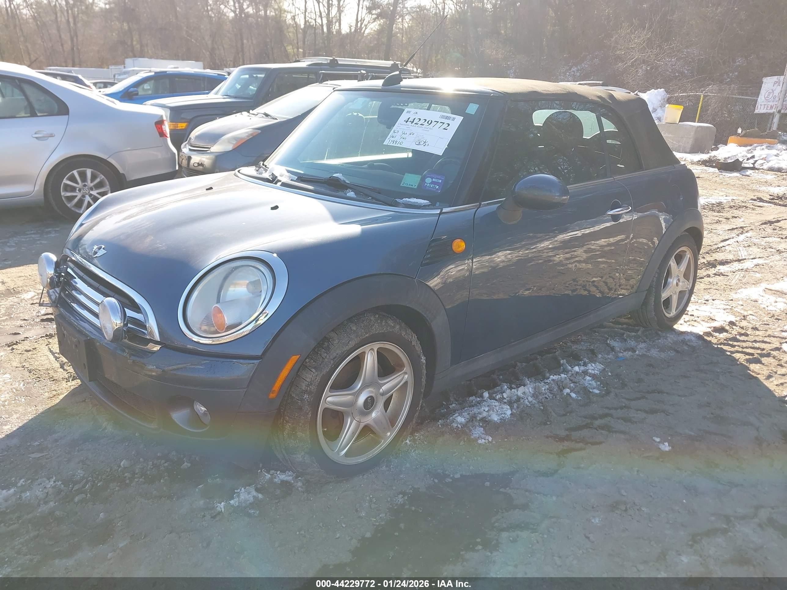 MINI COOPER image 2