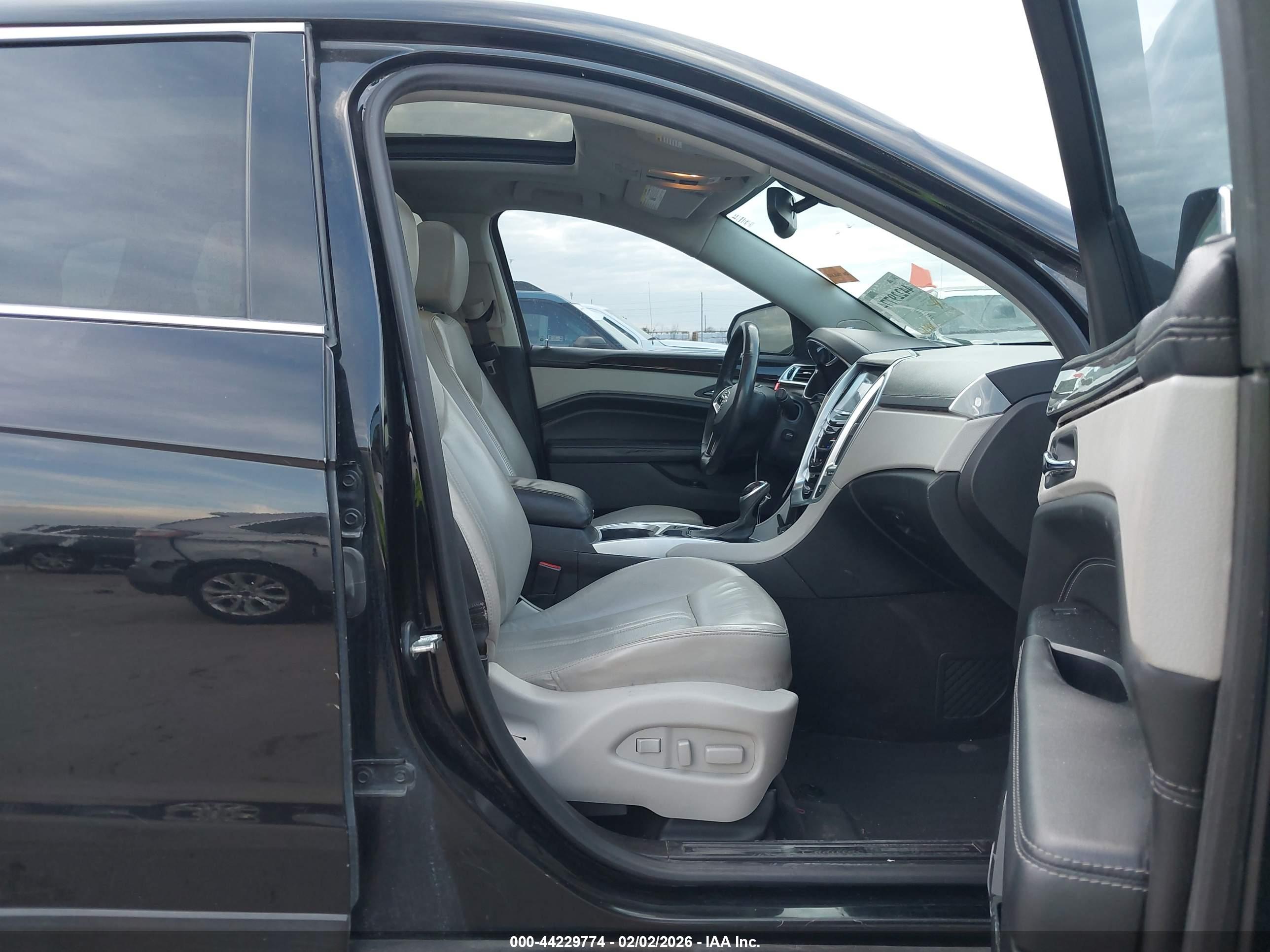 CADILLAC SRX image 5