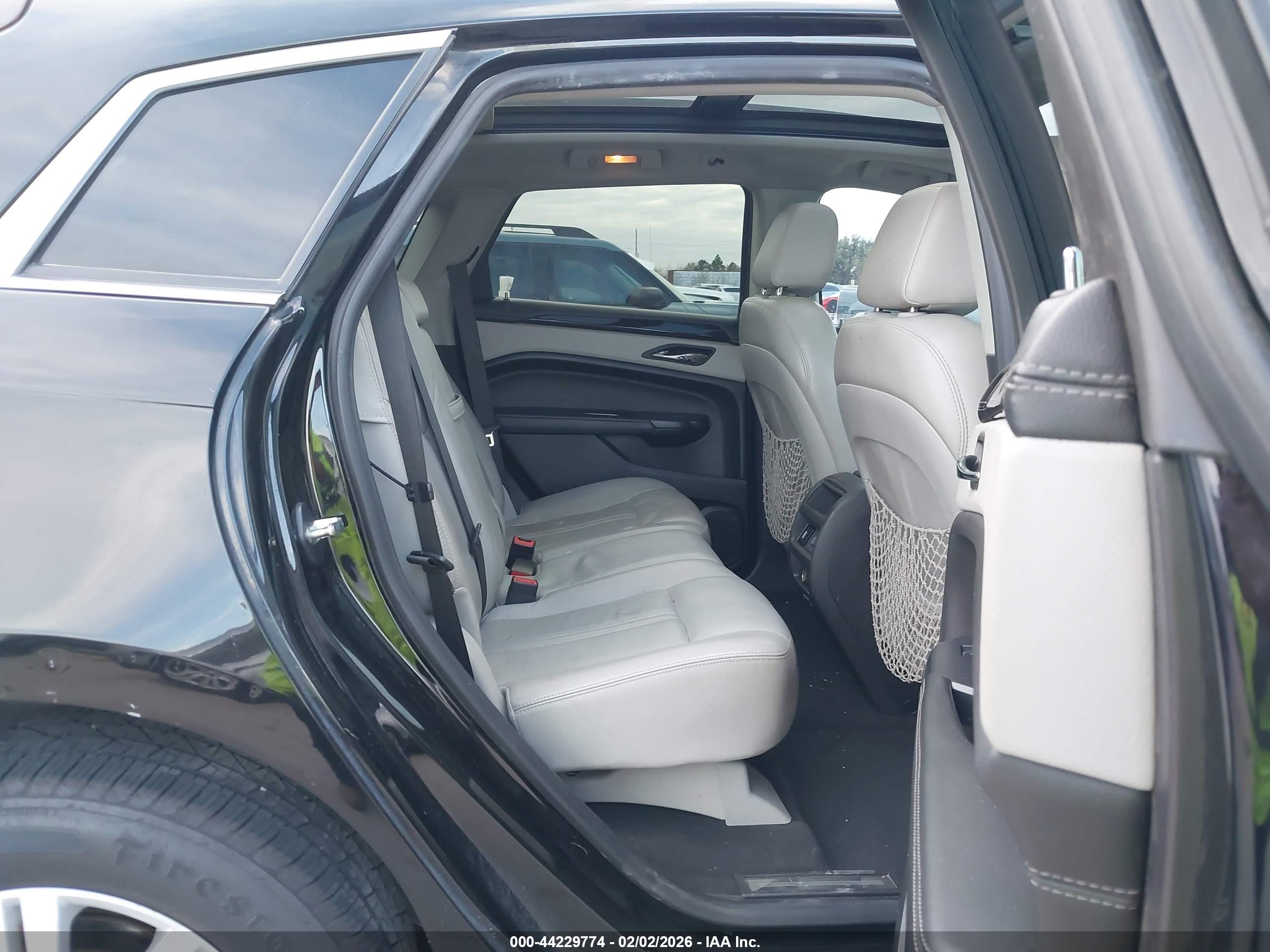 CADILLAC SRX image 8