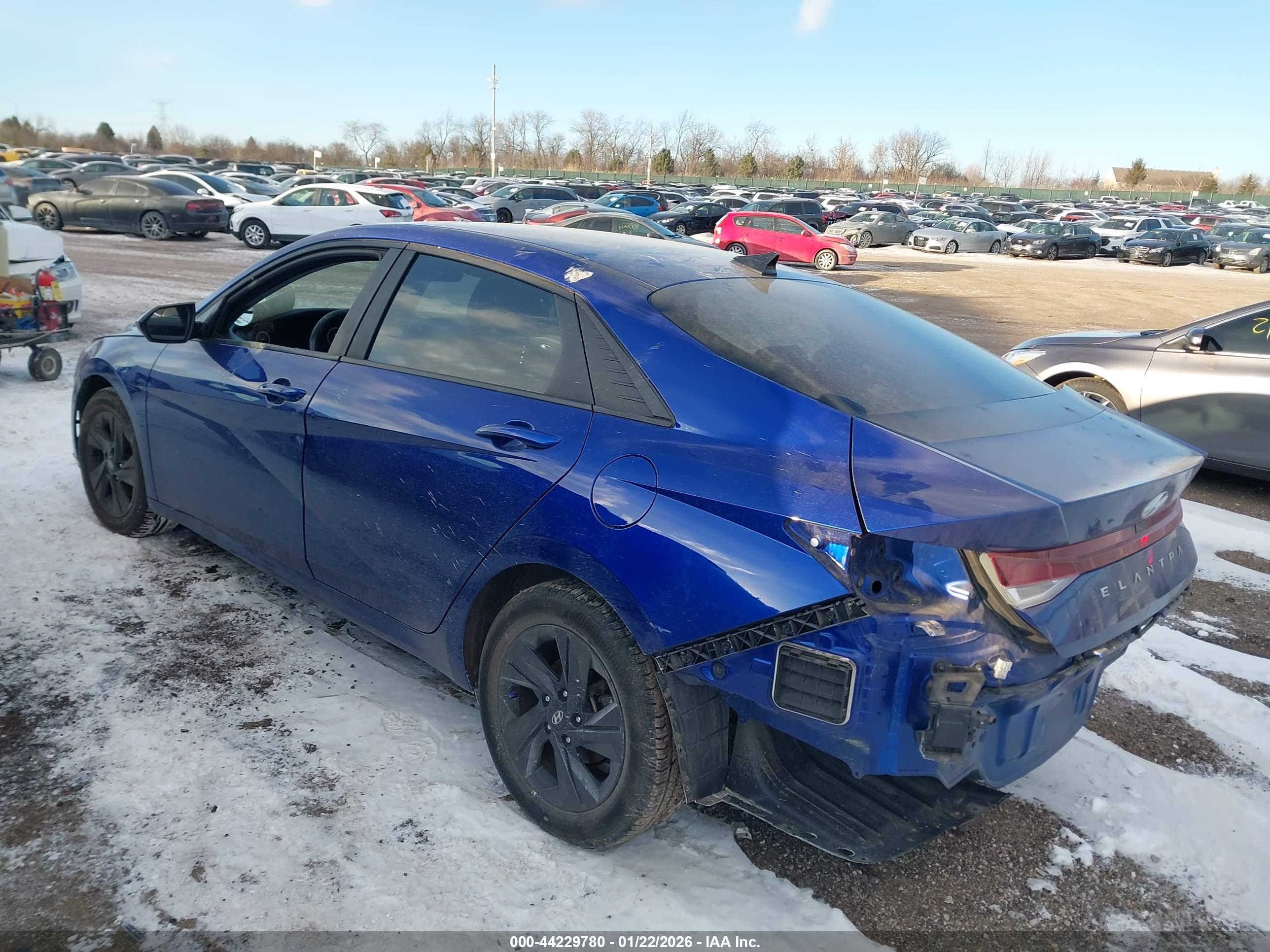 HYUNDAI ELANTRA image 3