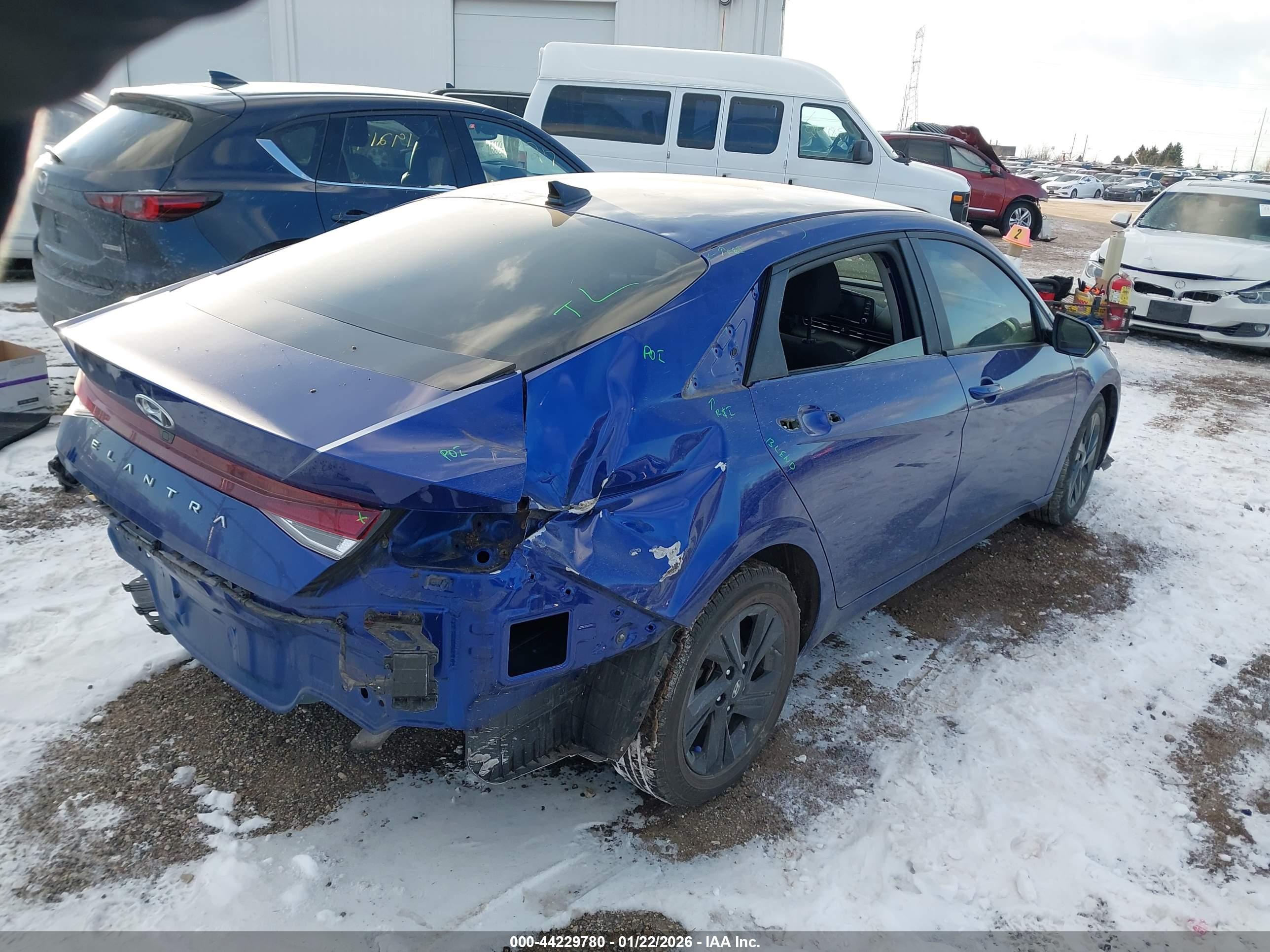 HYUNDAI ELANTRA image 4