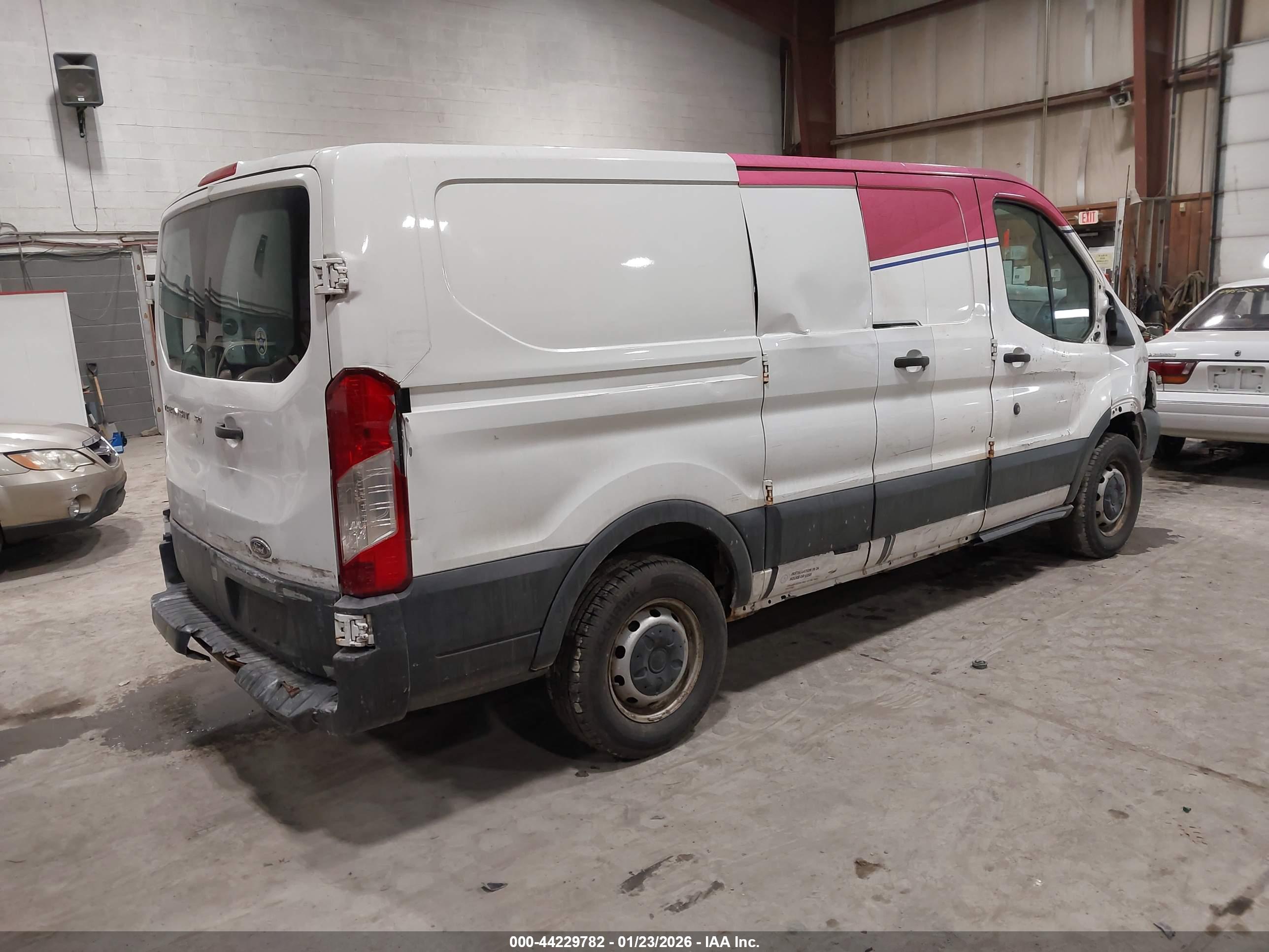 FORD TRANSIT image 4