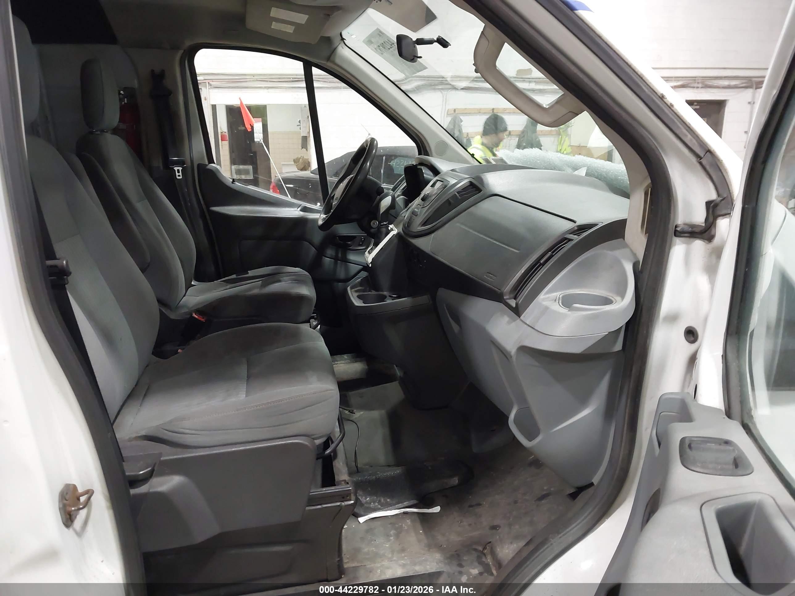 FORD TRANSIT image 5