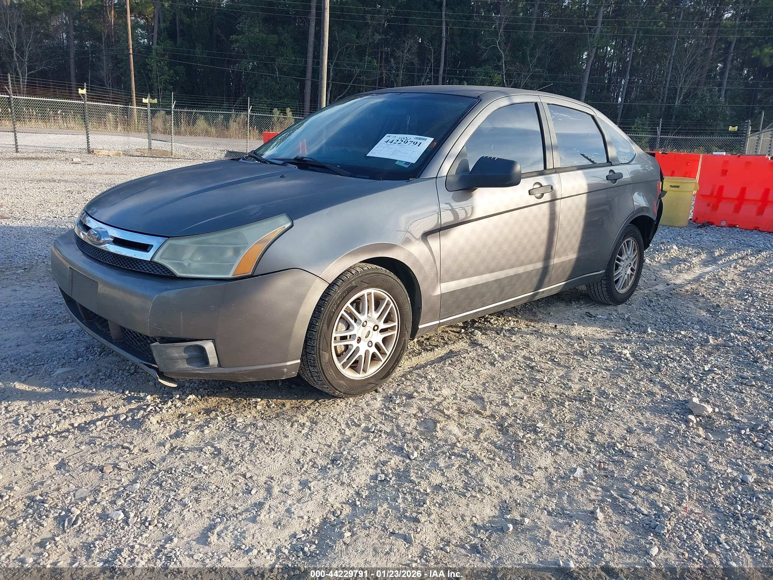 FORD FOCUS image 2