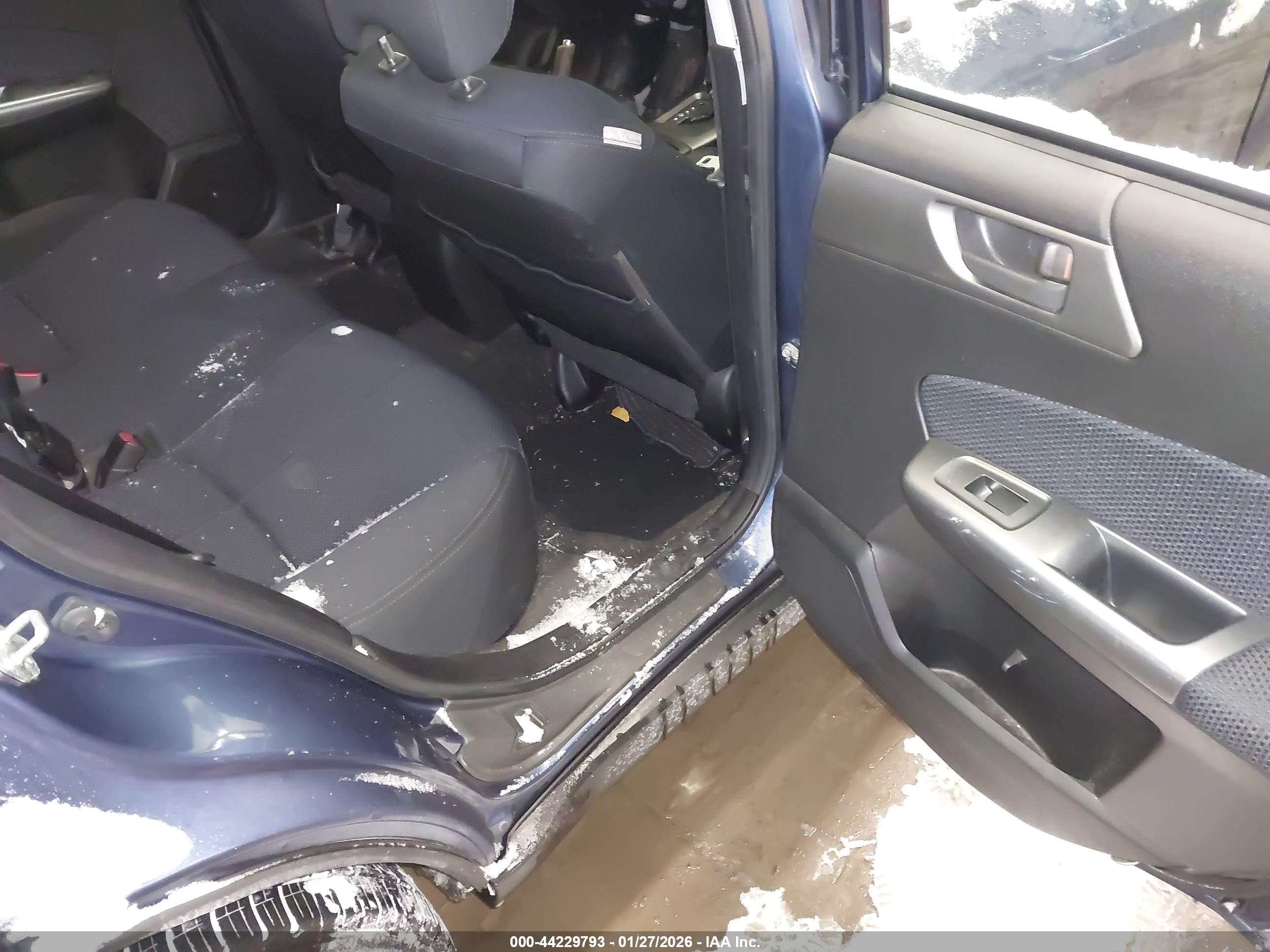 SUBARU FORESTER image 8