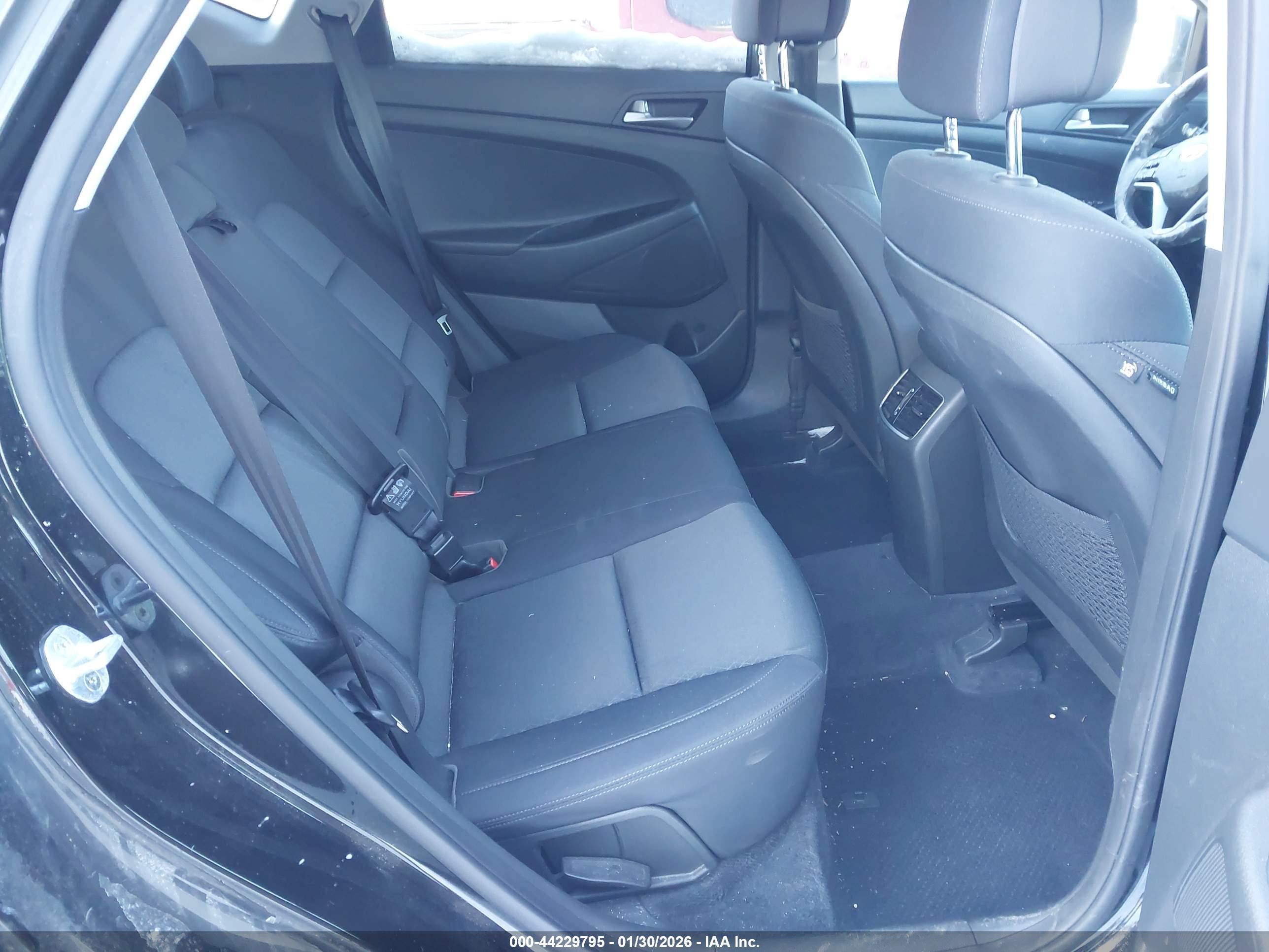 HYUNDAI TUCSON image 8