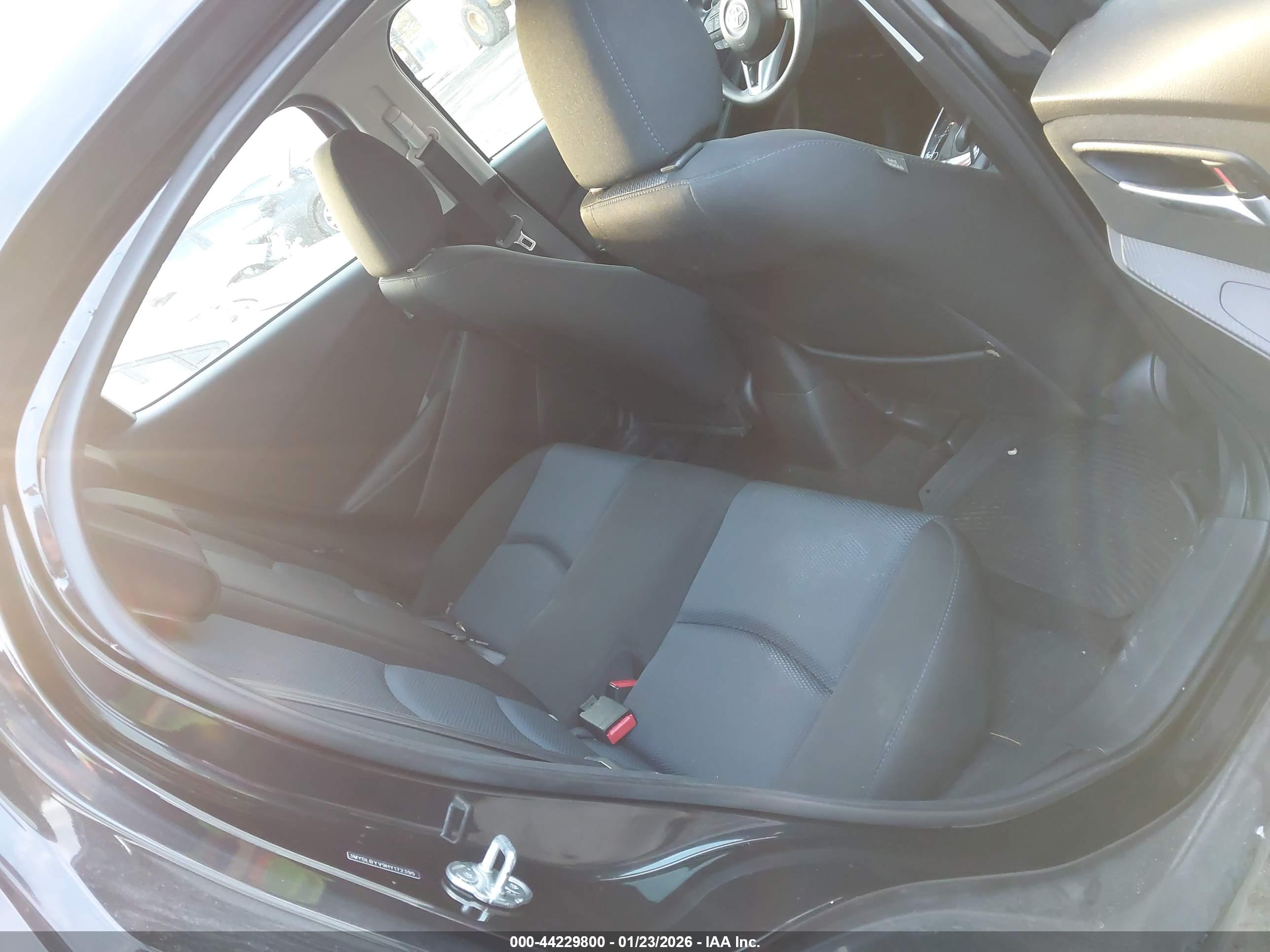 TOYOTA YARIS image 8