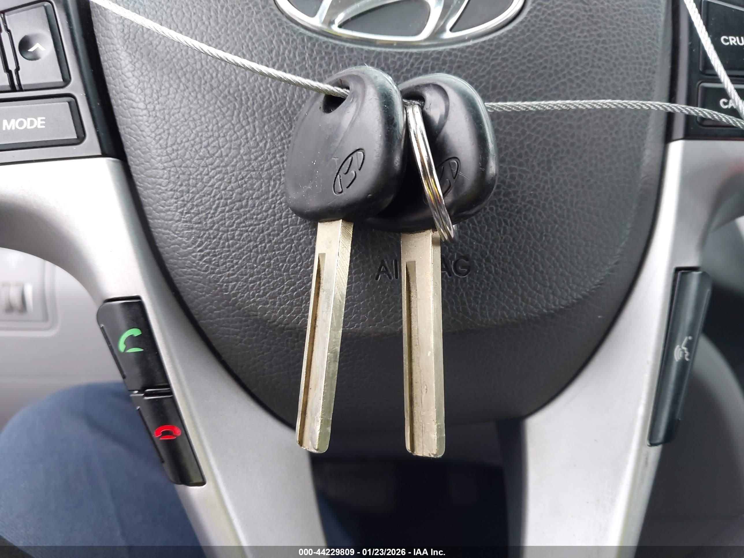 HYUNDAI ACCENT image 11