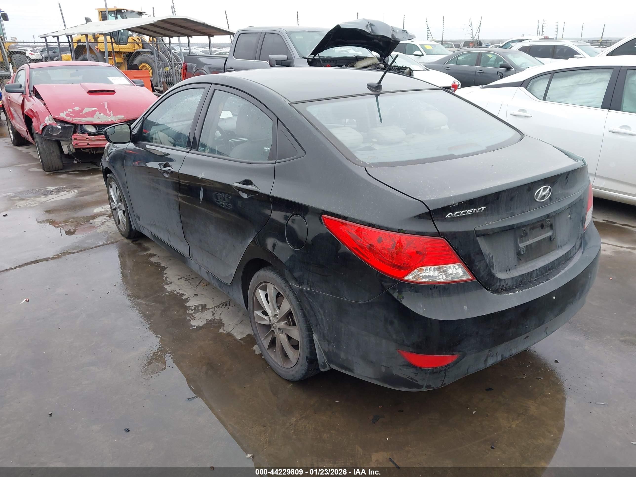 HYUNDAI ACCENT image 3