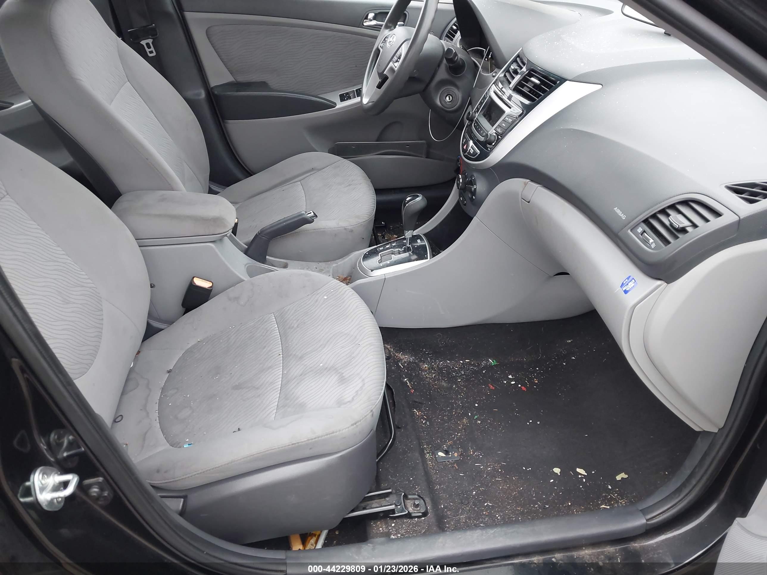 HYUNDAI ACCENT image 5