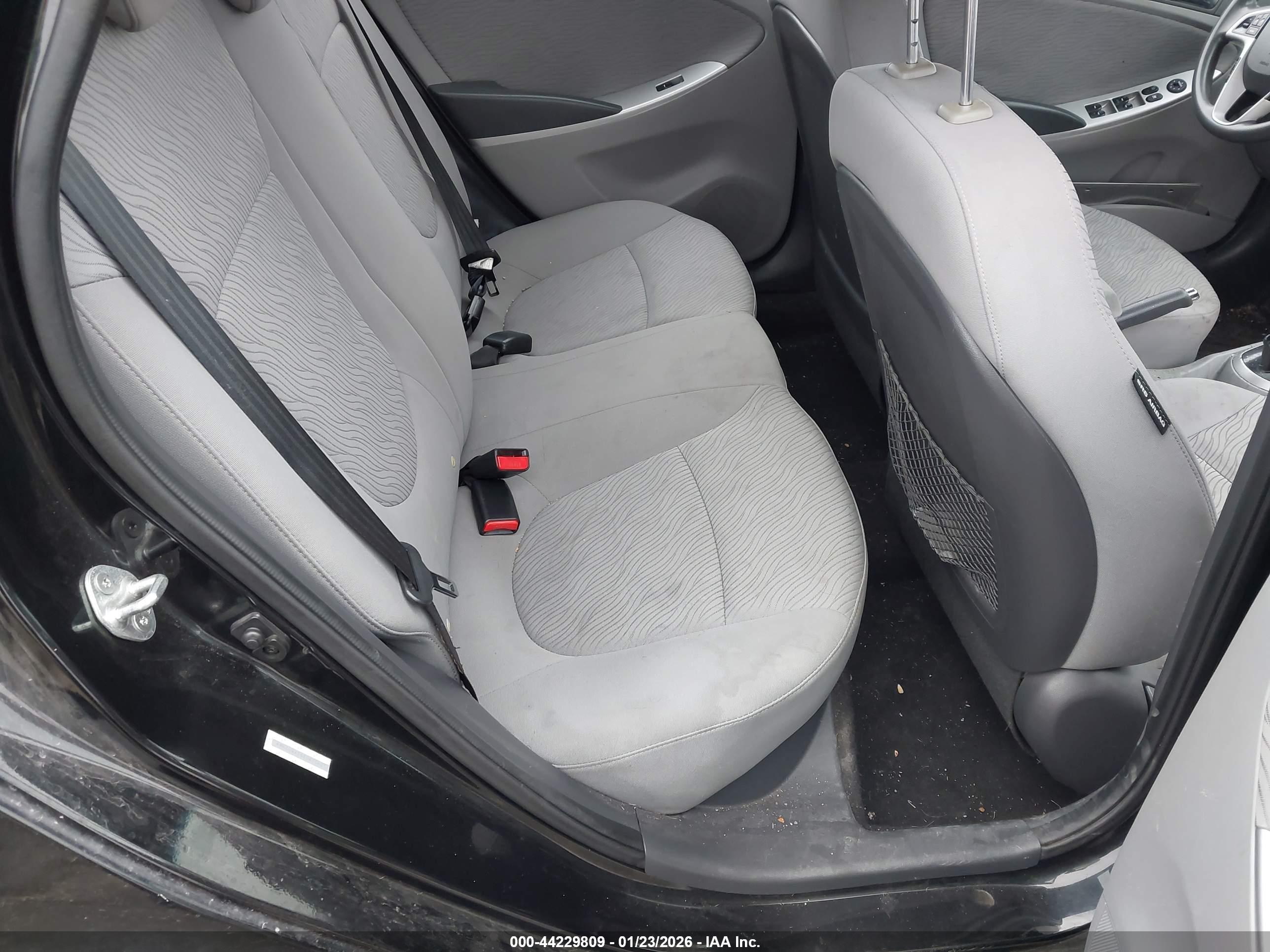 HYUNDAI ACCENT image 8