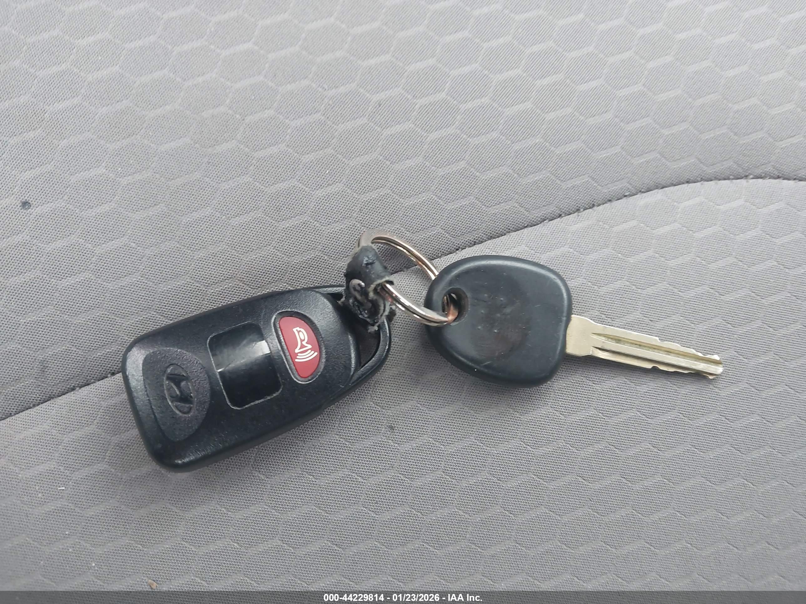 HYUNDAI ELANTRA image 11
