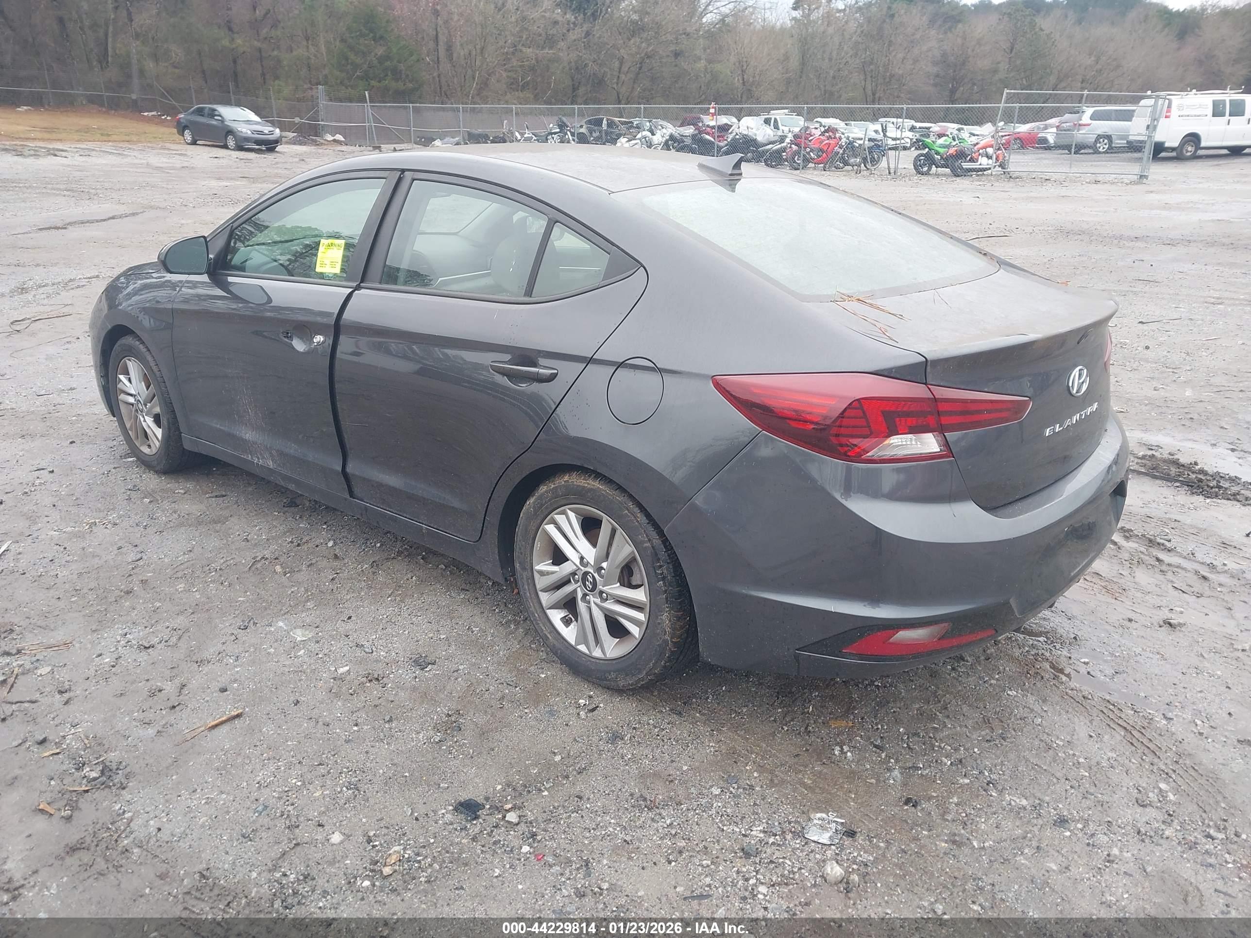HYUNDAI ELANTRA image 3