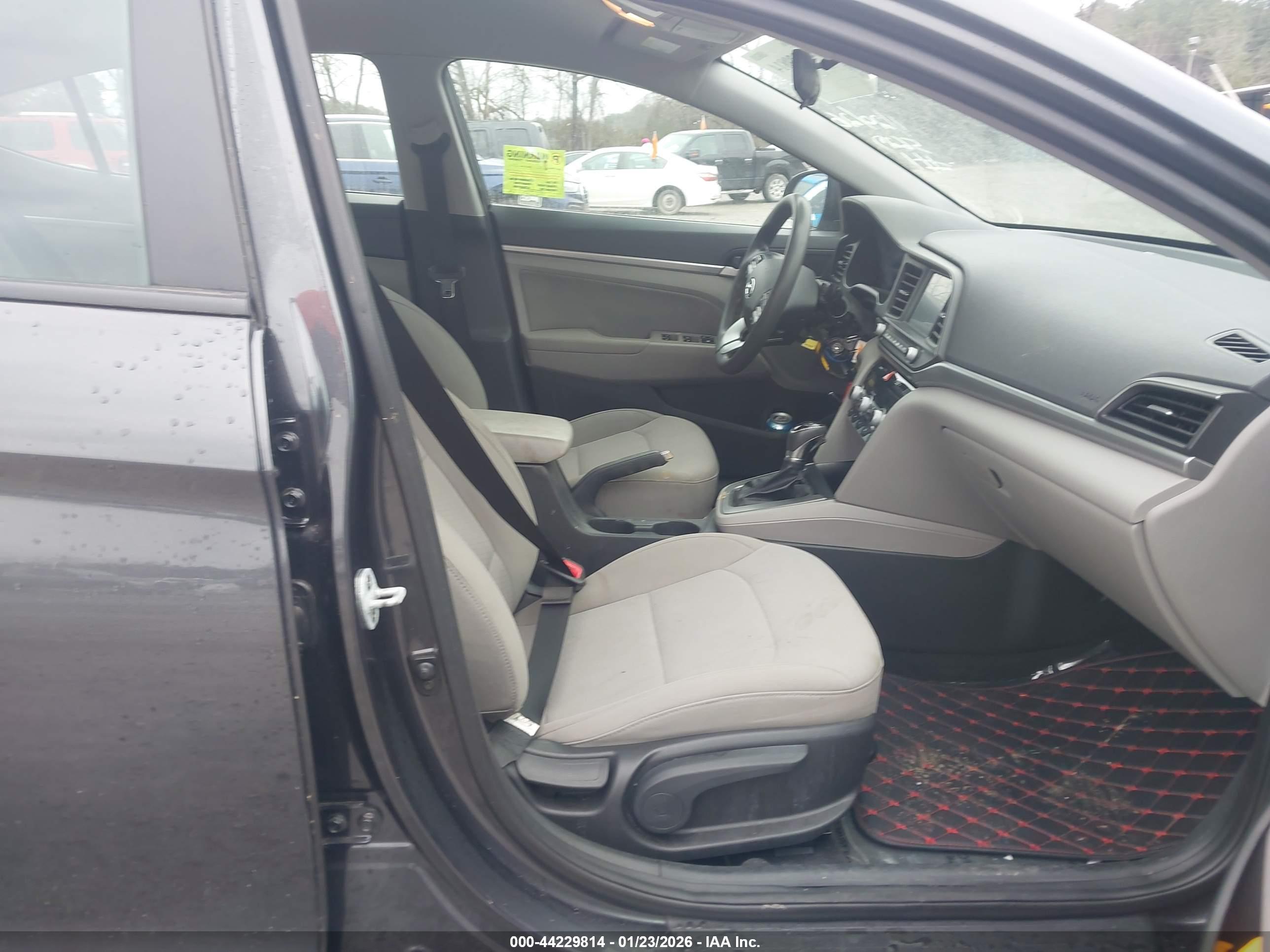 HYUNDAI ELANTRA image 5