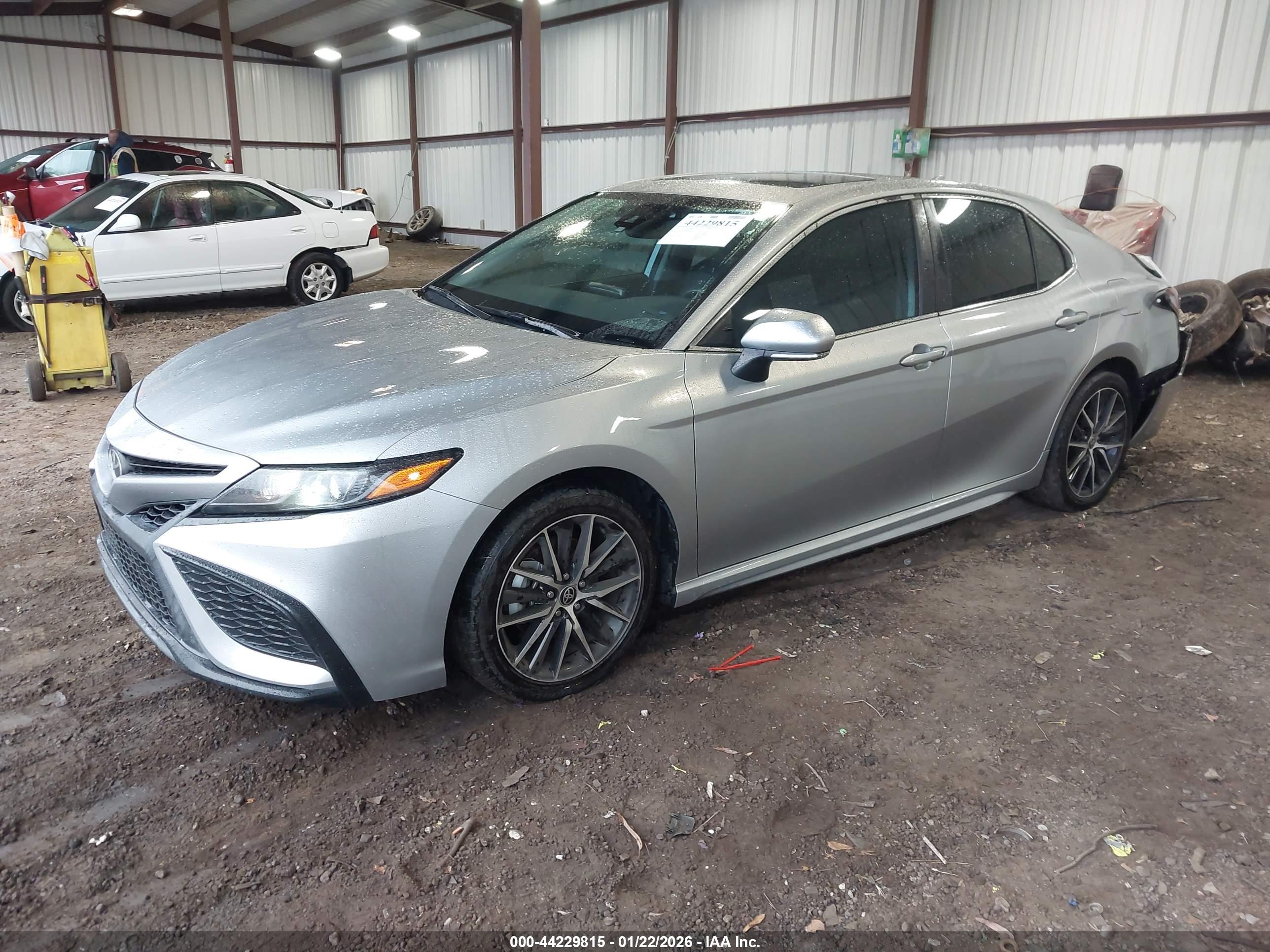 TOYOTA CAMRY image 2