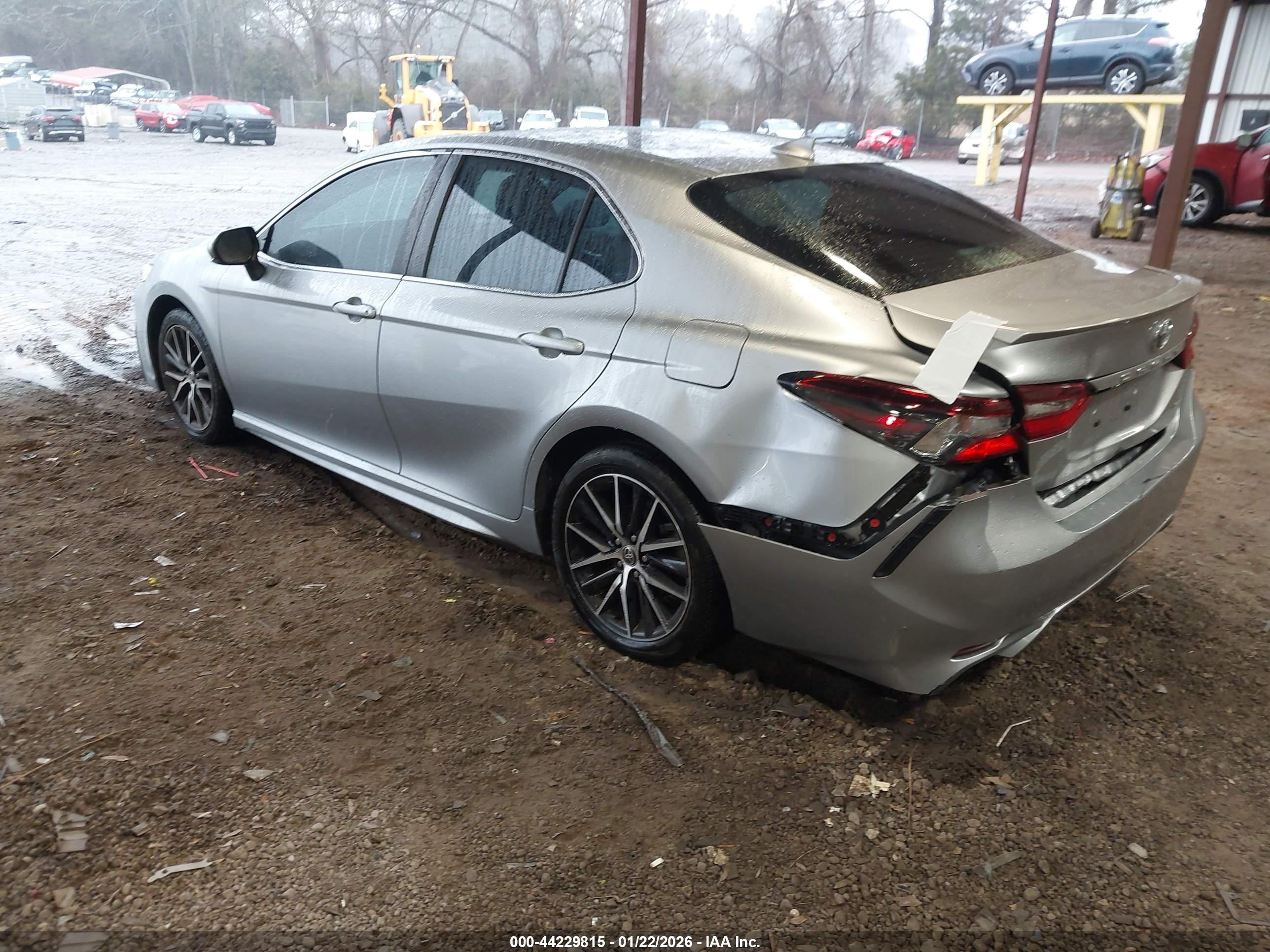 TOYOTA CAMRY image 3