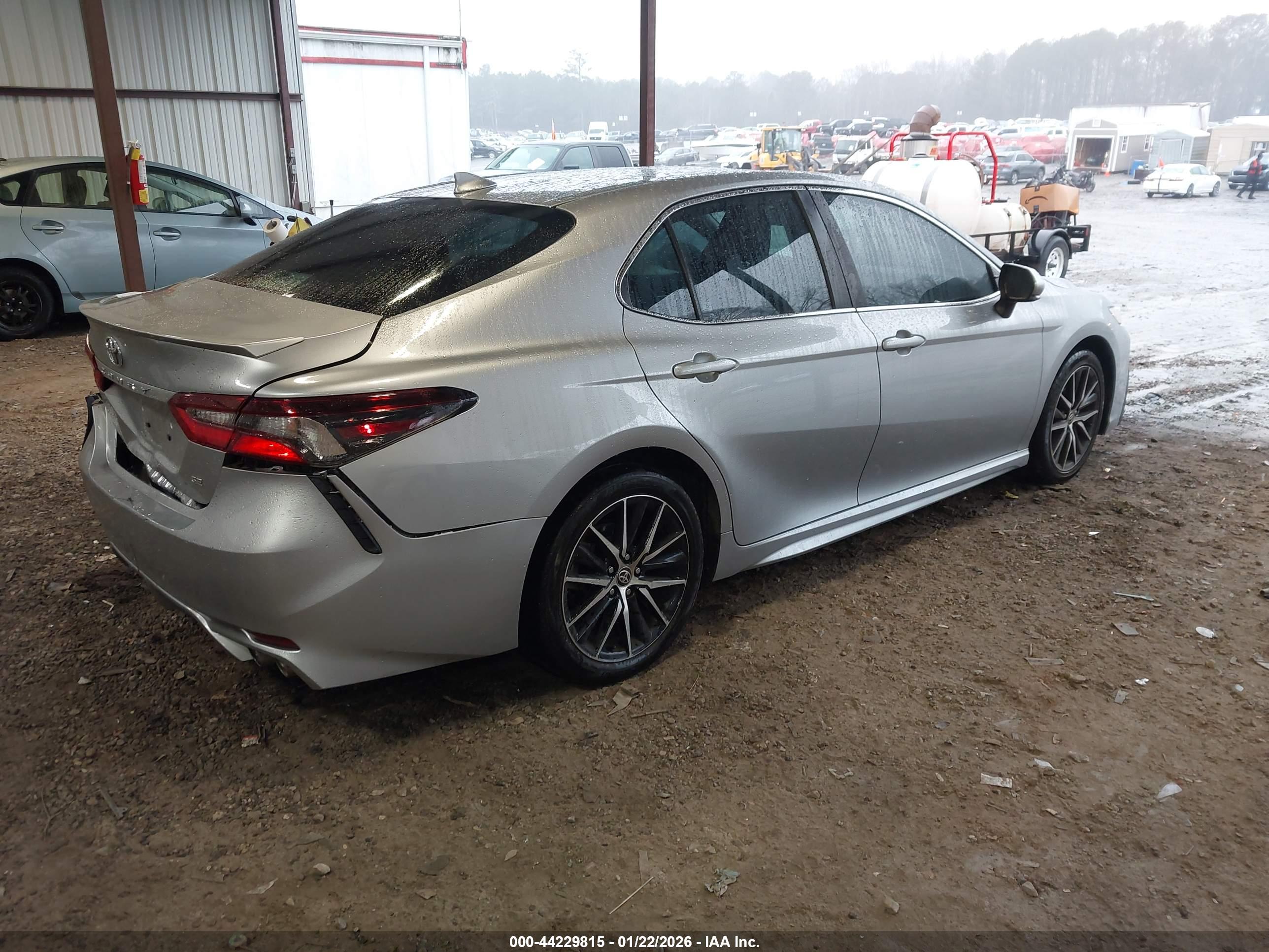 TOYOTA CAMRY image 4