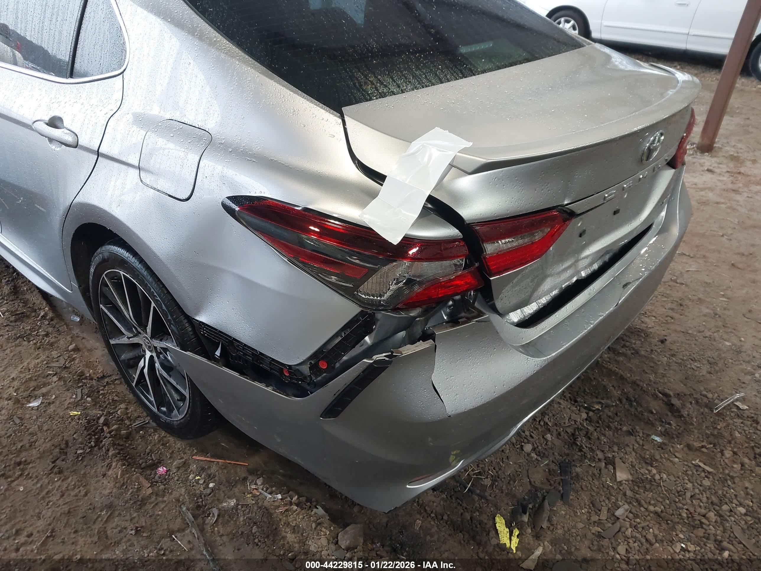 TOYOTA CAMRY image 6