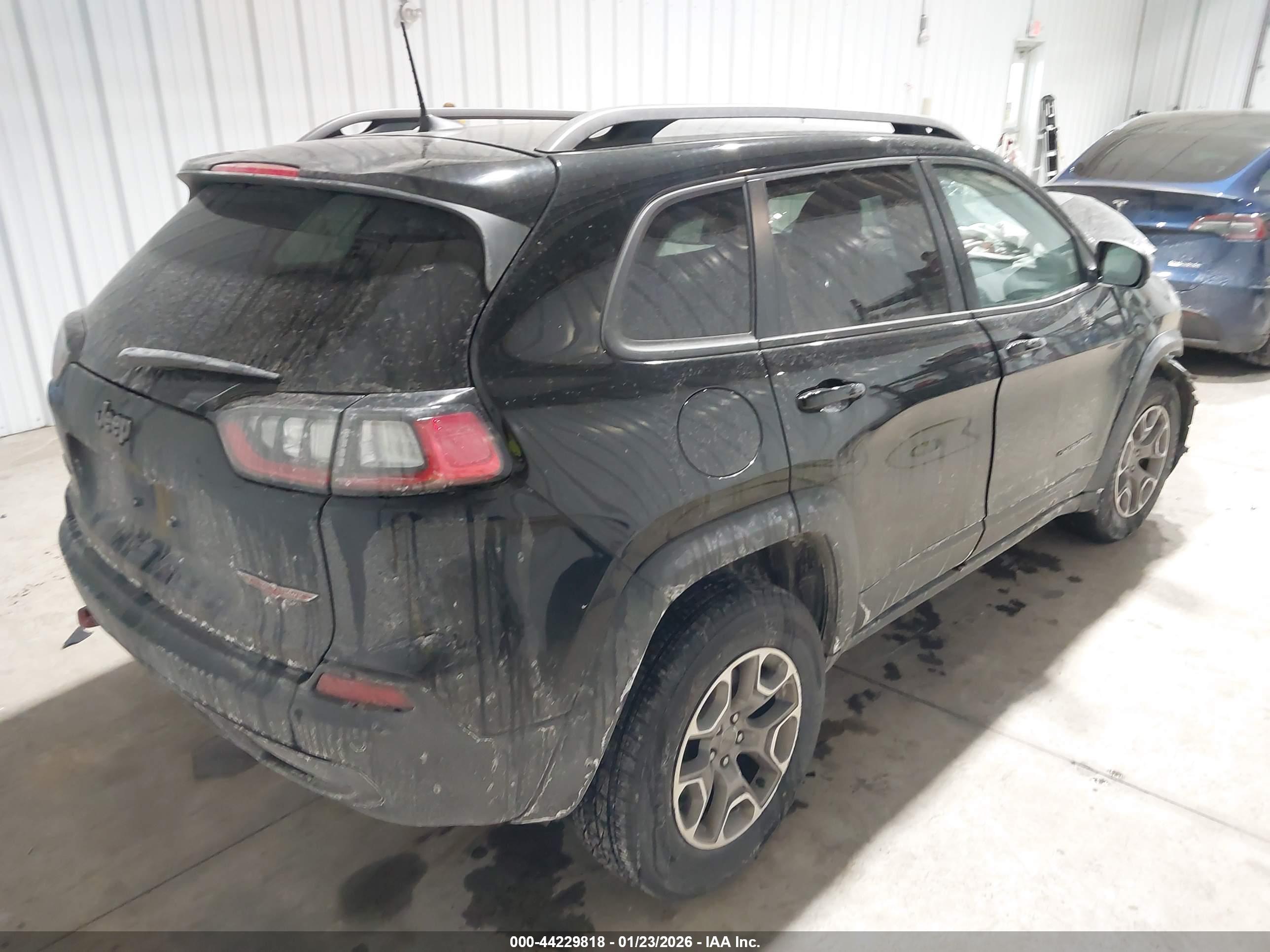 JEEP CHEROKEE image 4