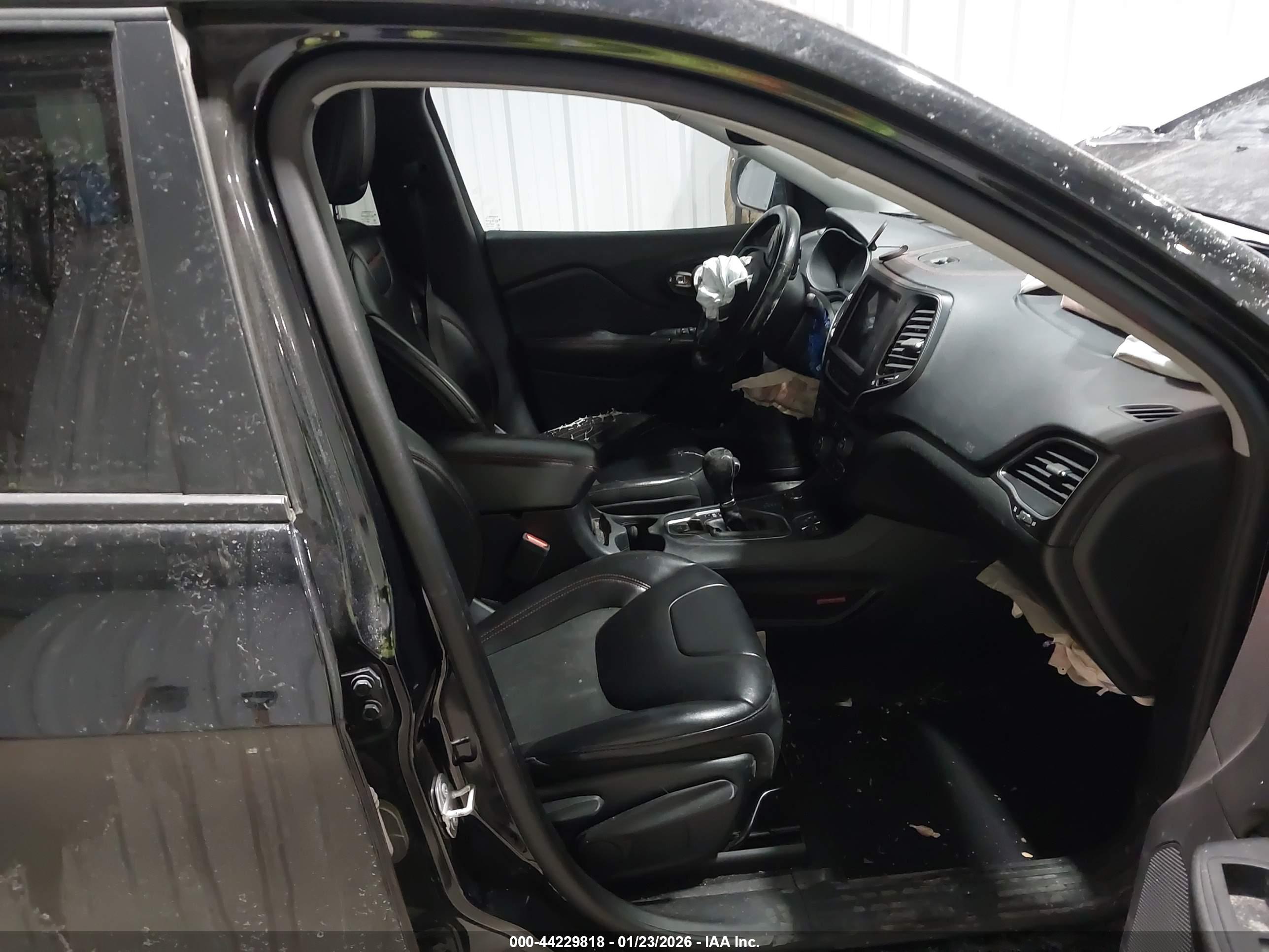 JEEP CHEROKEE image 5