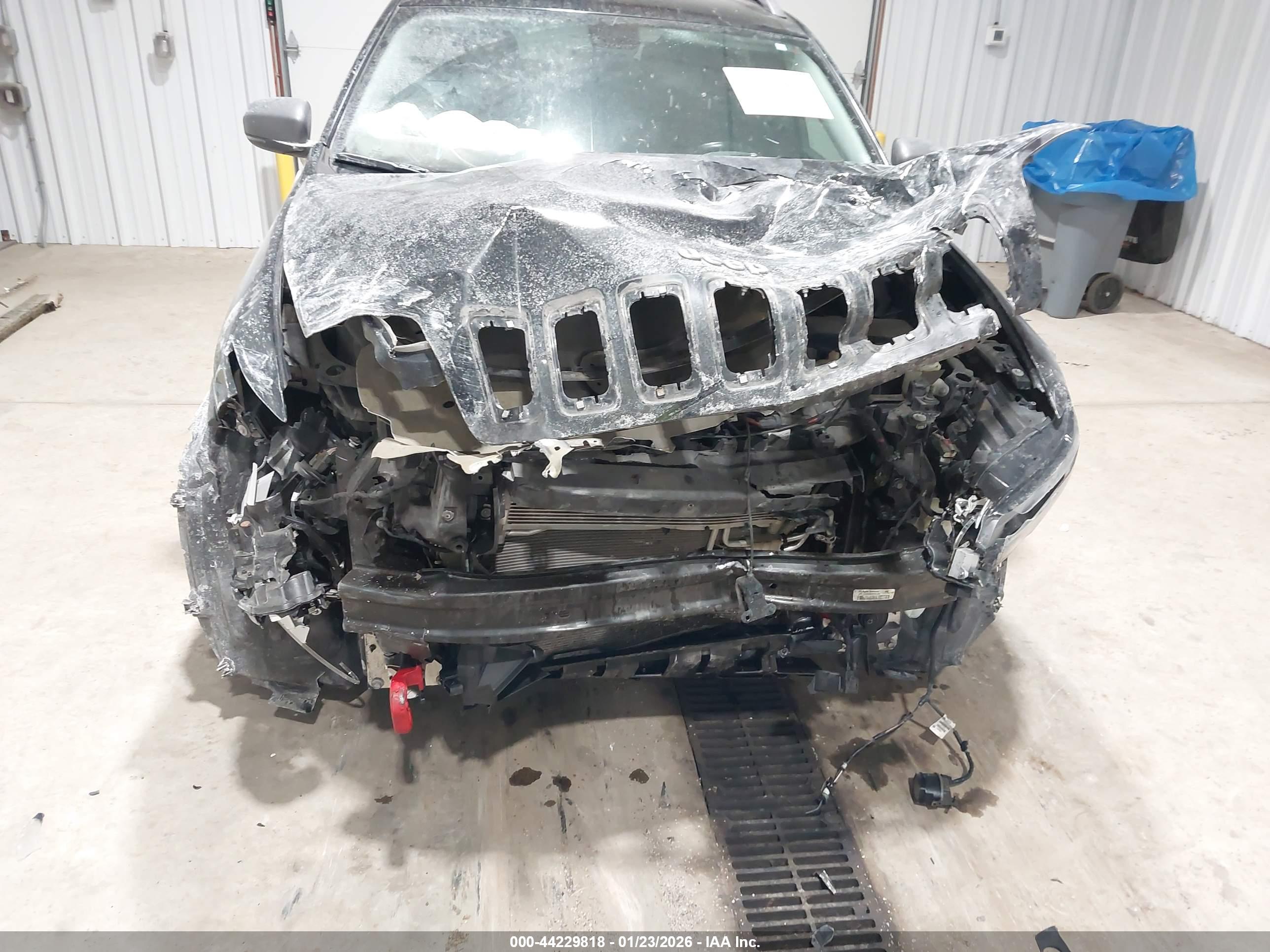 JEEP CHEROKEE image 6