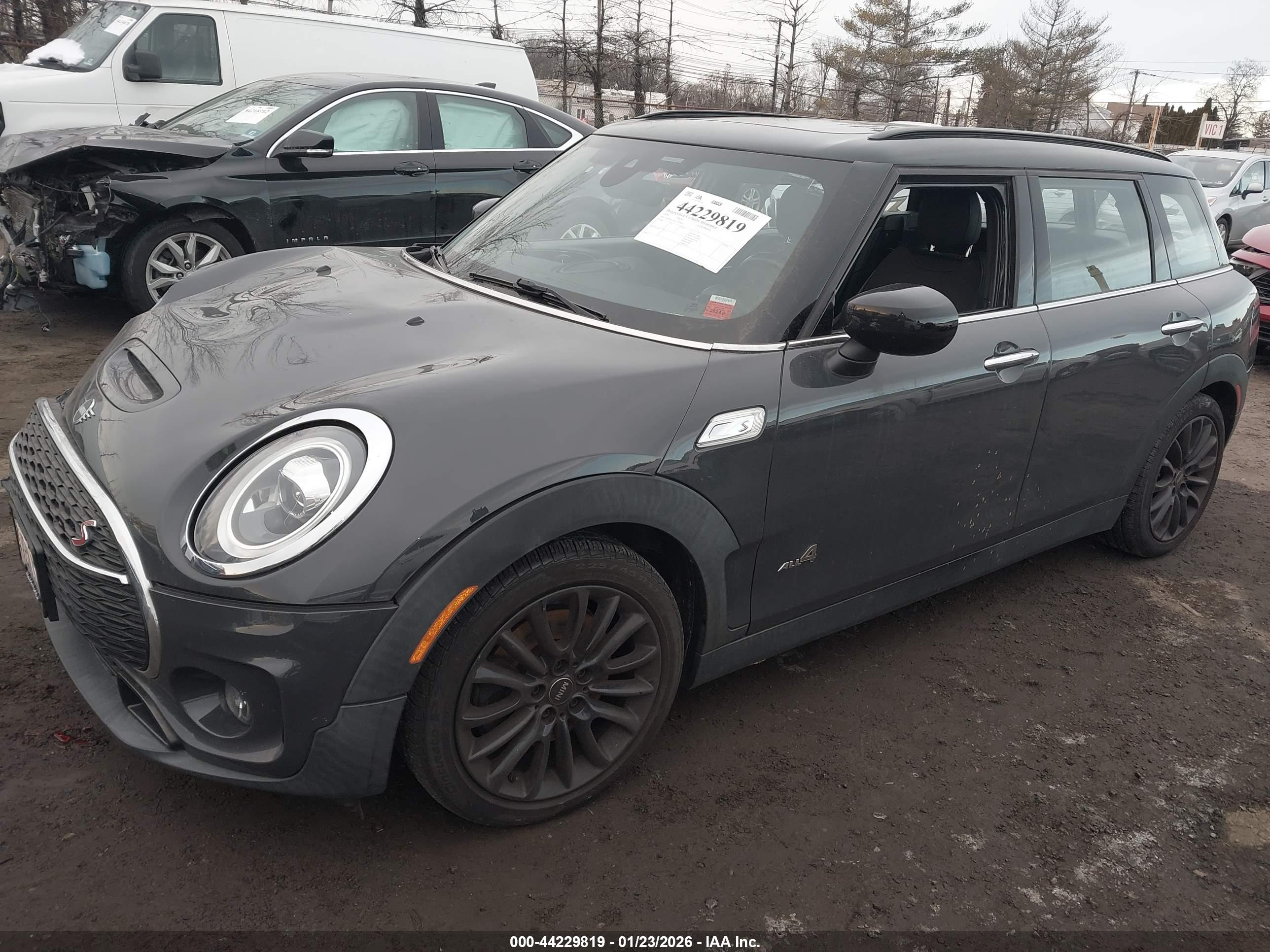 MINI CLUBMAN image 2