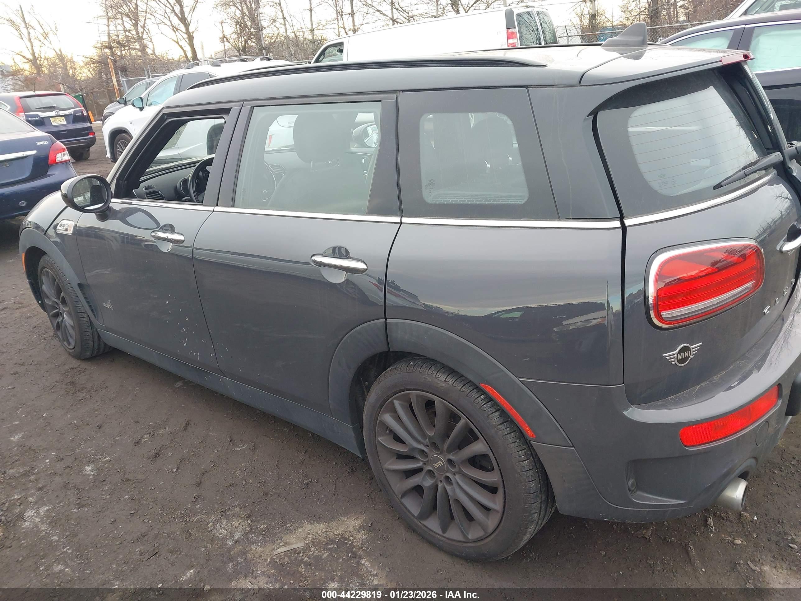 MINI CLUBMAN image 3