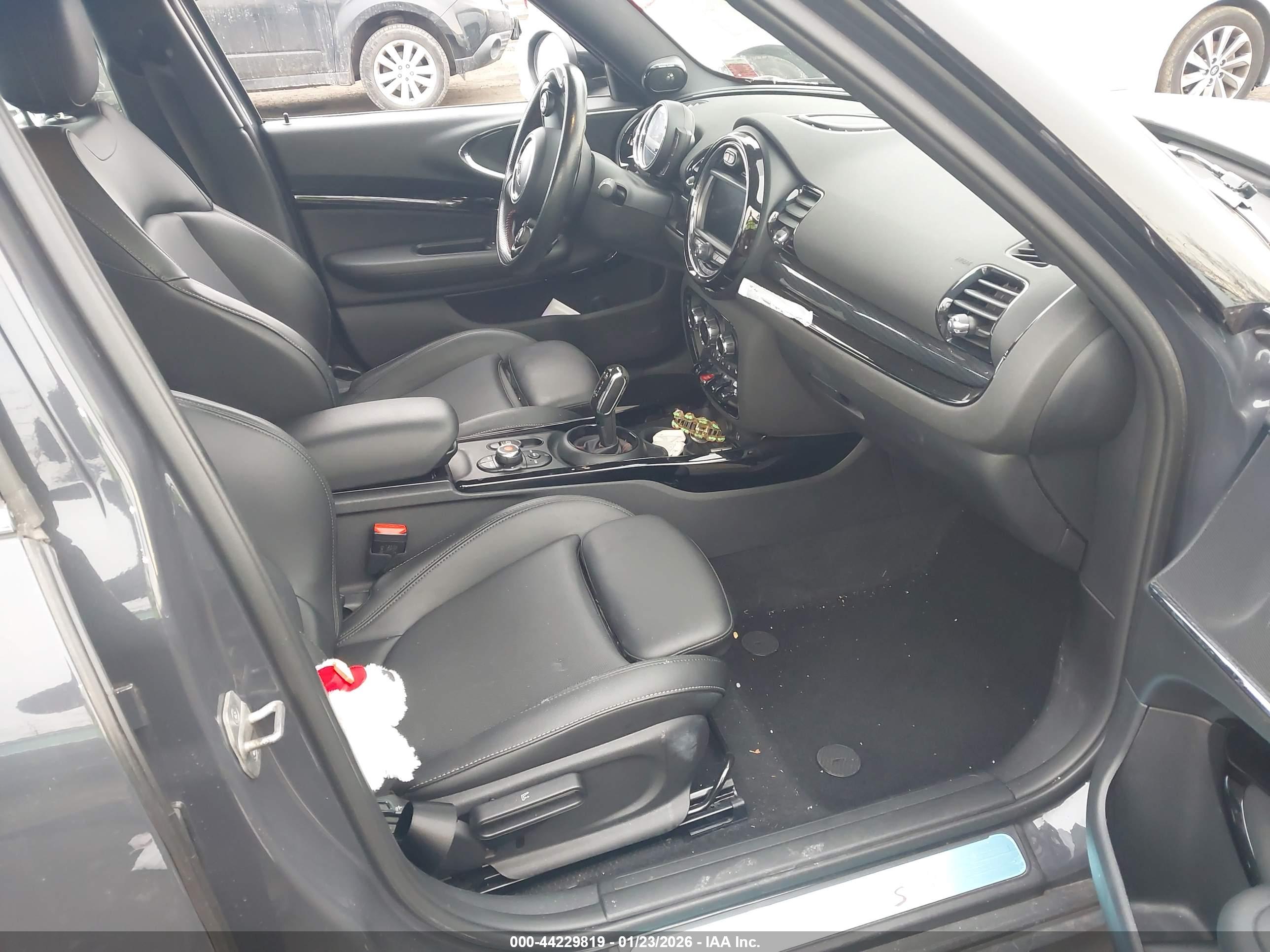 MINI CLUBMAN image 5