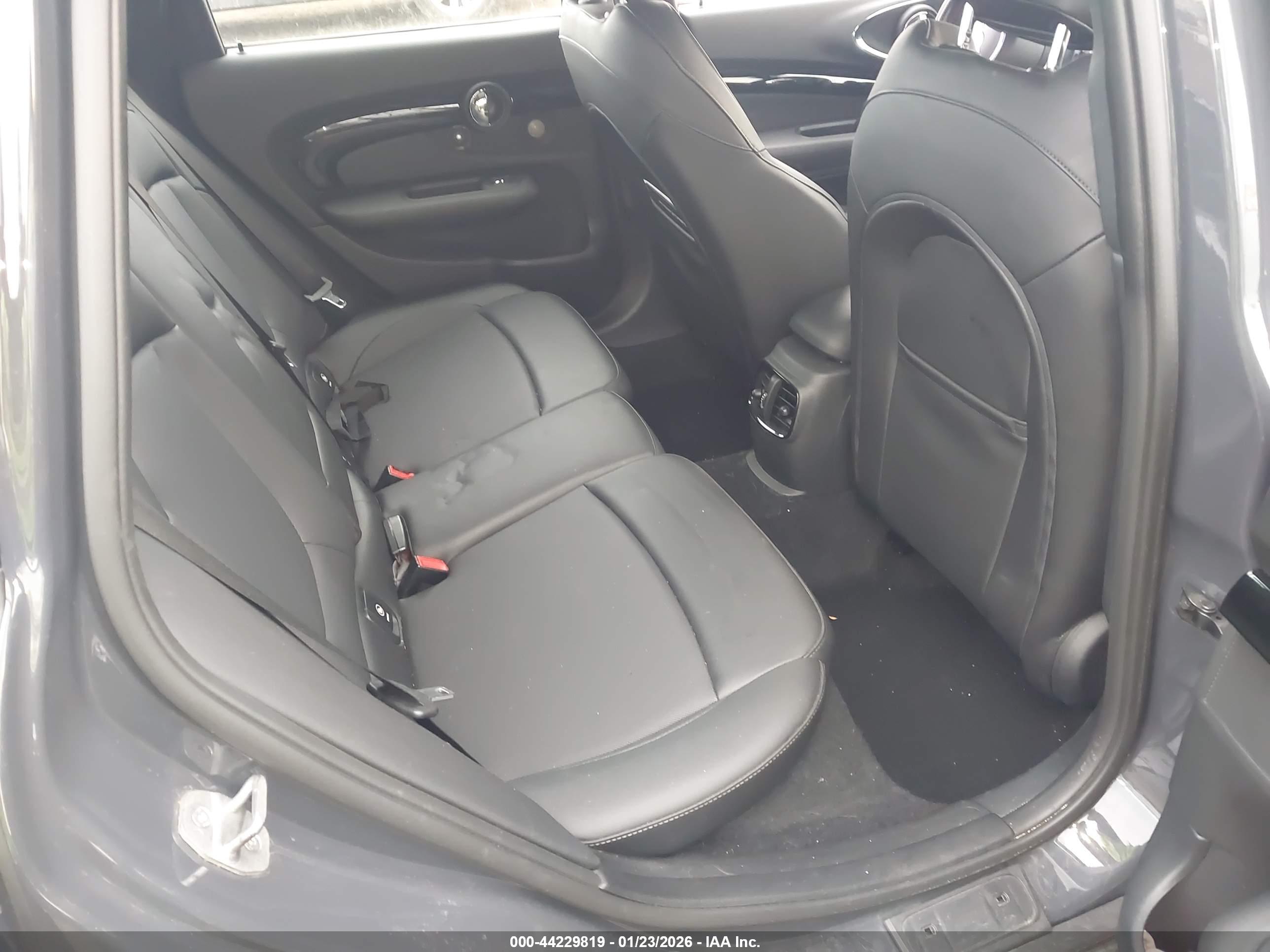 MINI CLUBMAN image 8