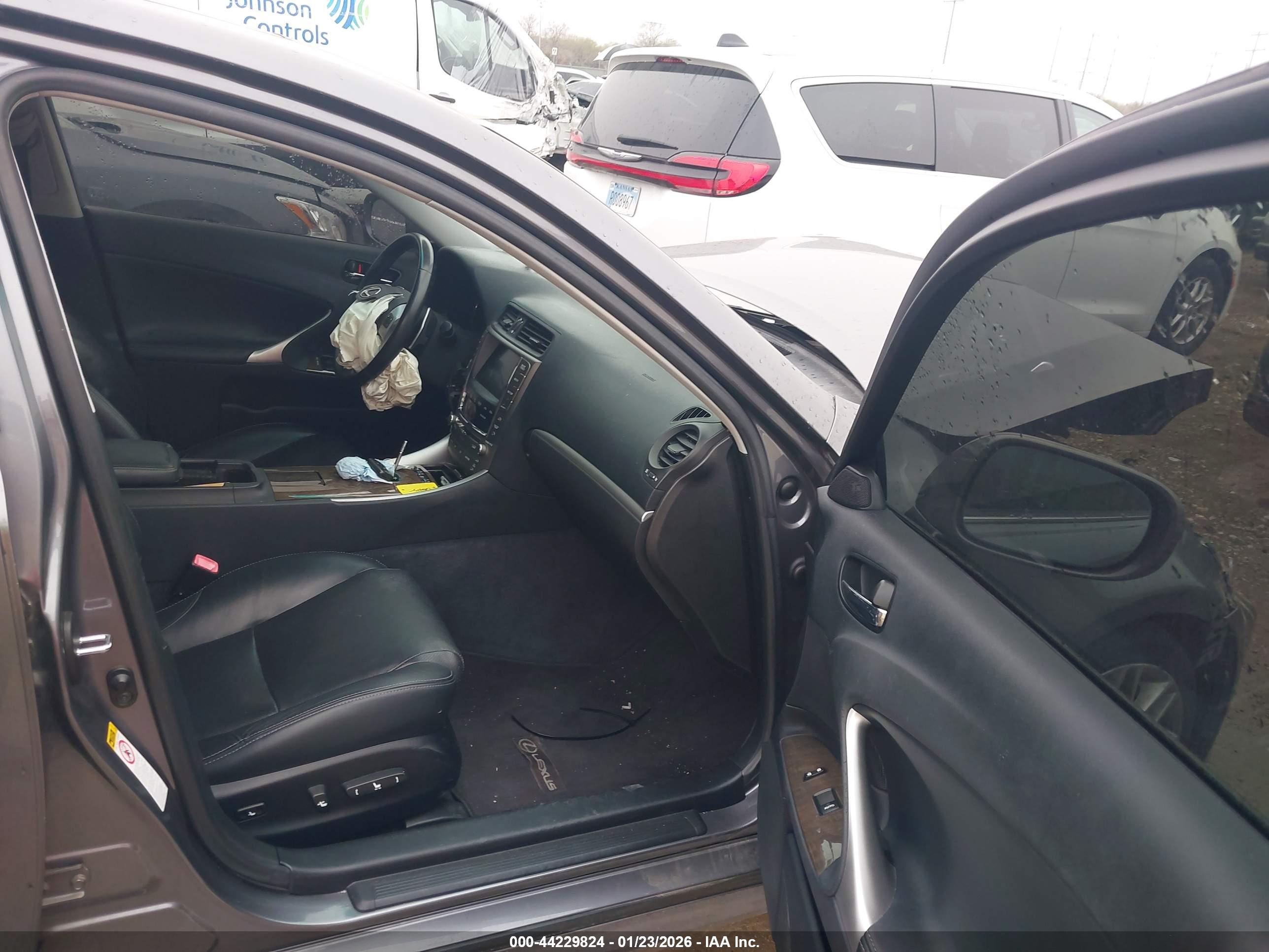 LEXUS IS image 5