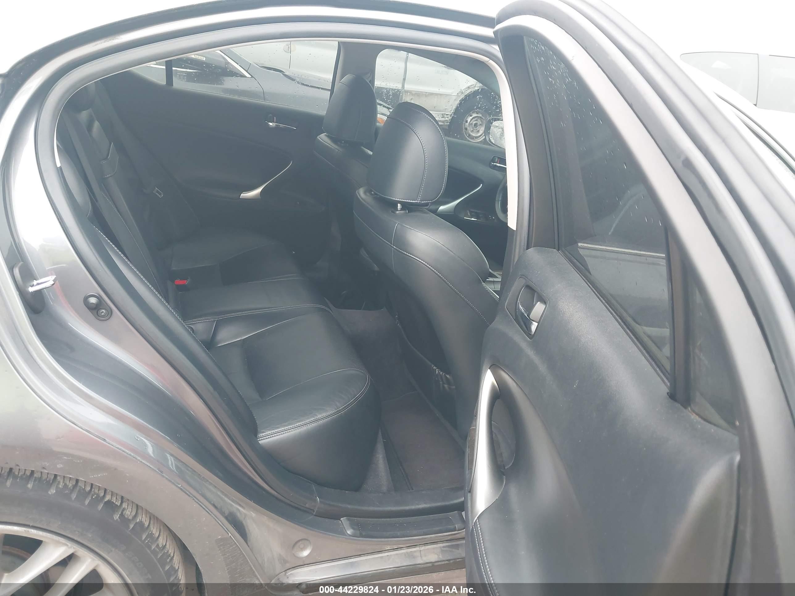 LEXUS IS image 8