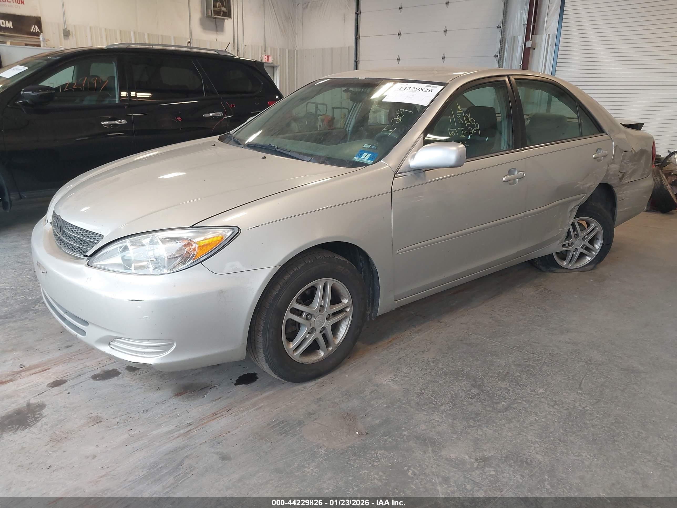 TOYOTA CAMRY image 2