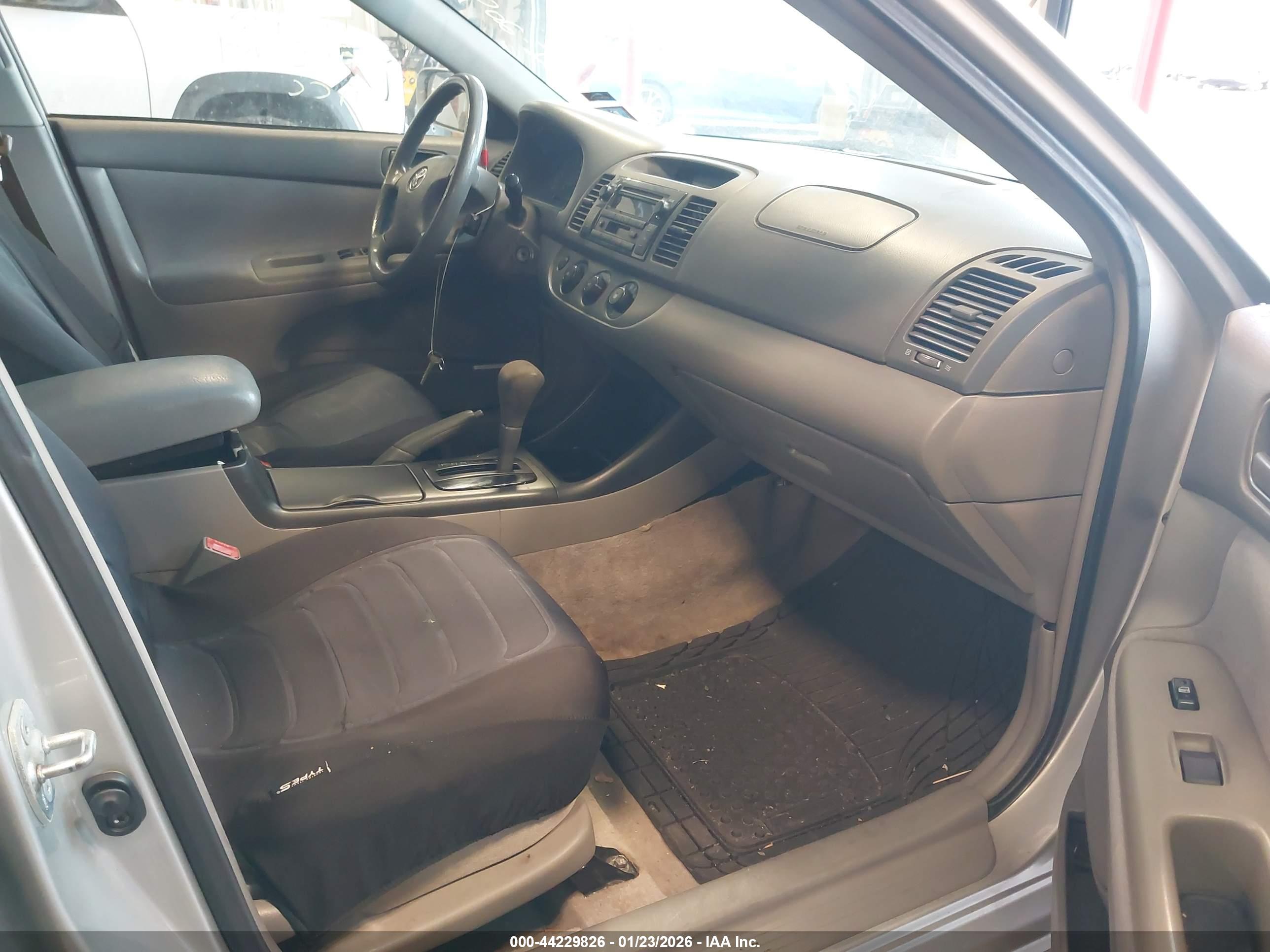 TOYOTA CAMRY image 5