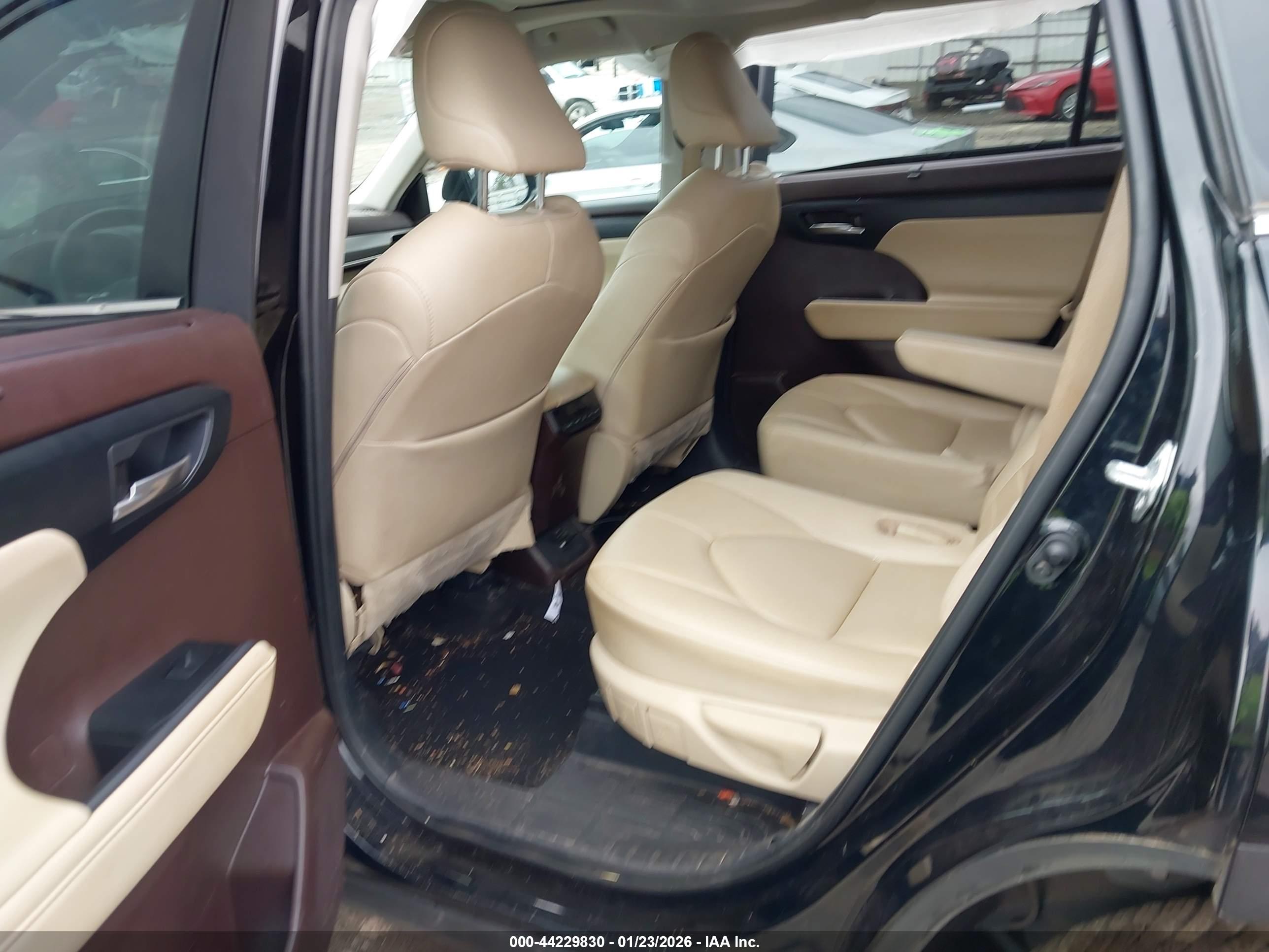 TOYOTA HIGHLANDER image 8
