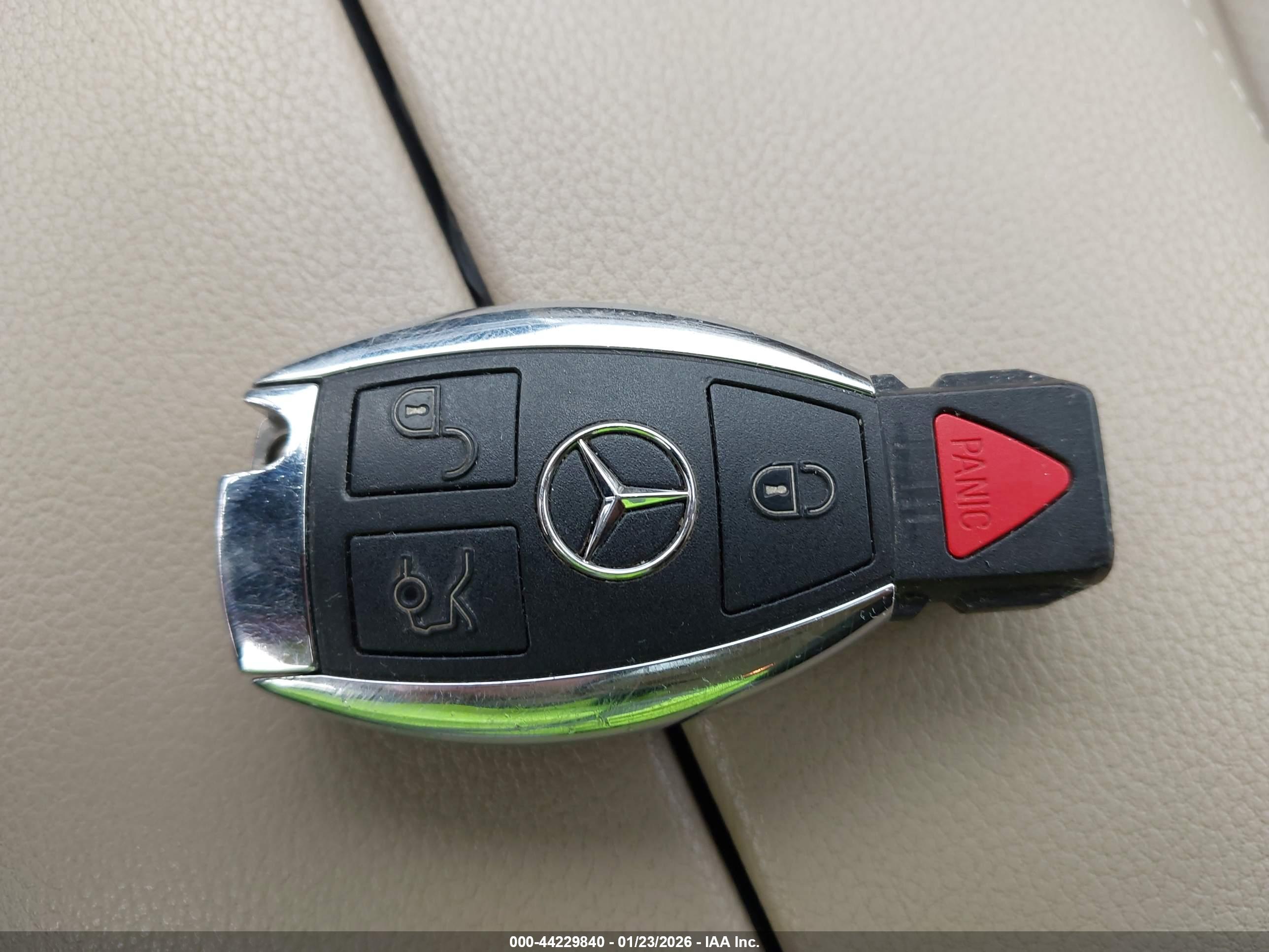 MERCEDES-BENZ E image 11
