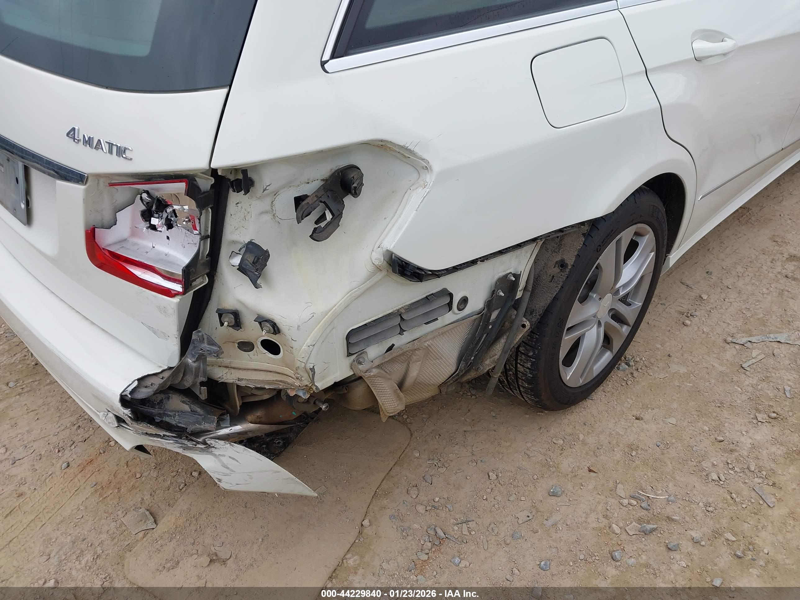MERCEDES-BENZ E image 6