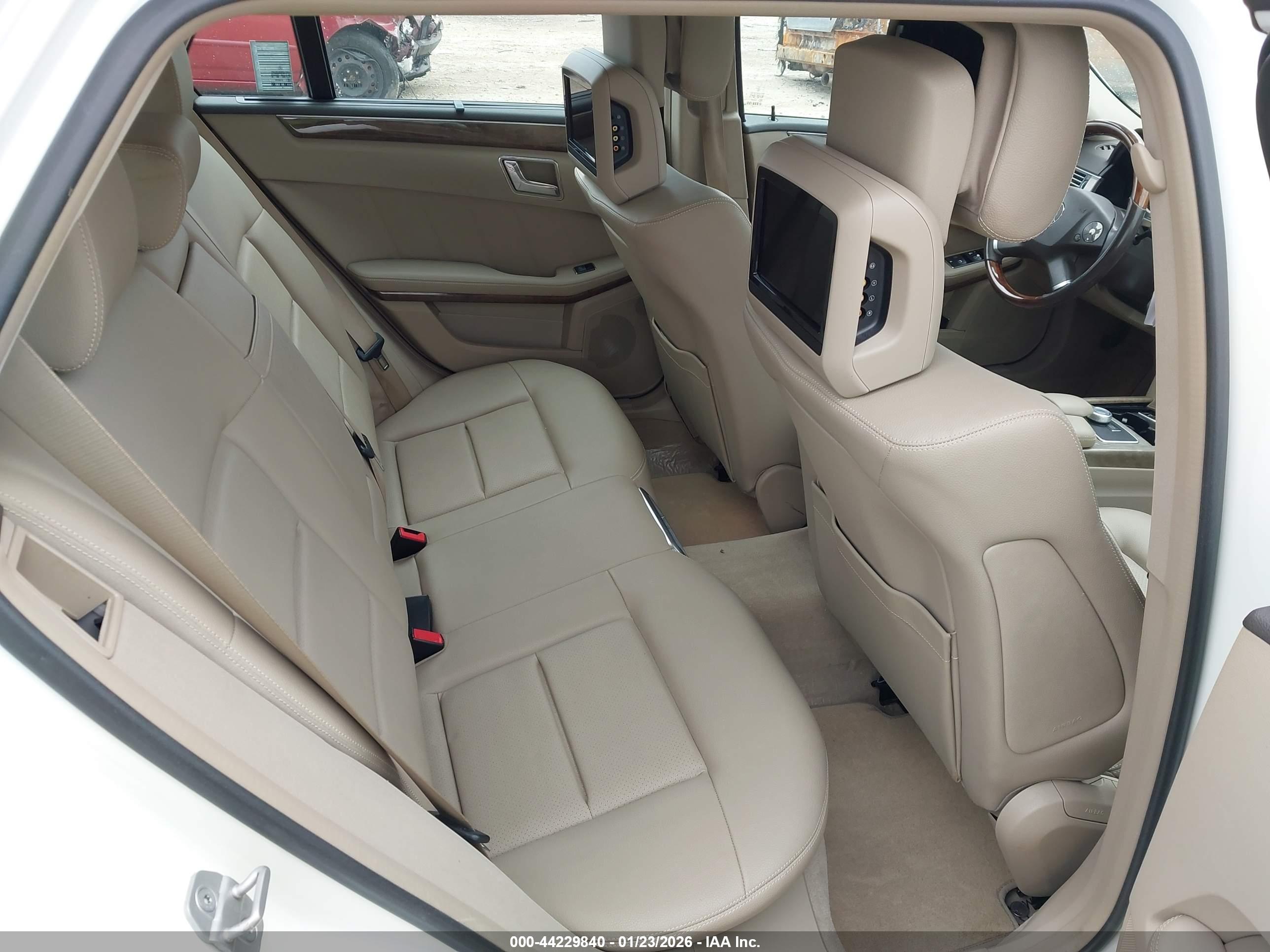 MERCEDES-BENZ E image 8