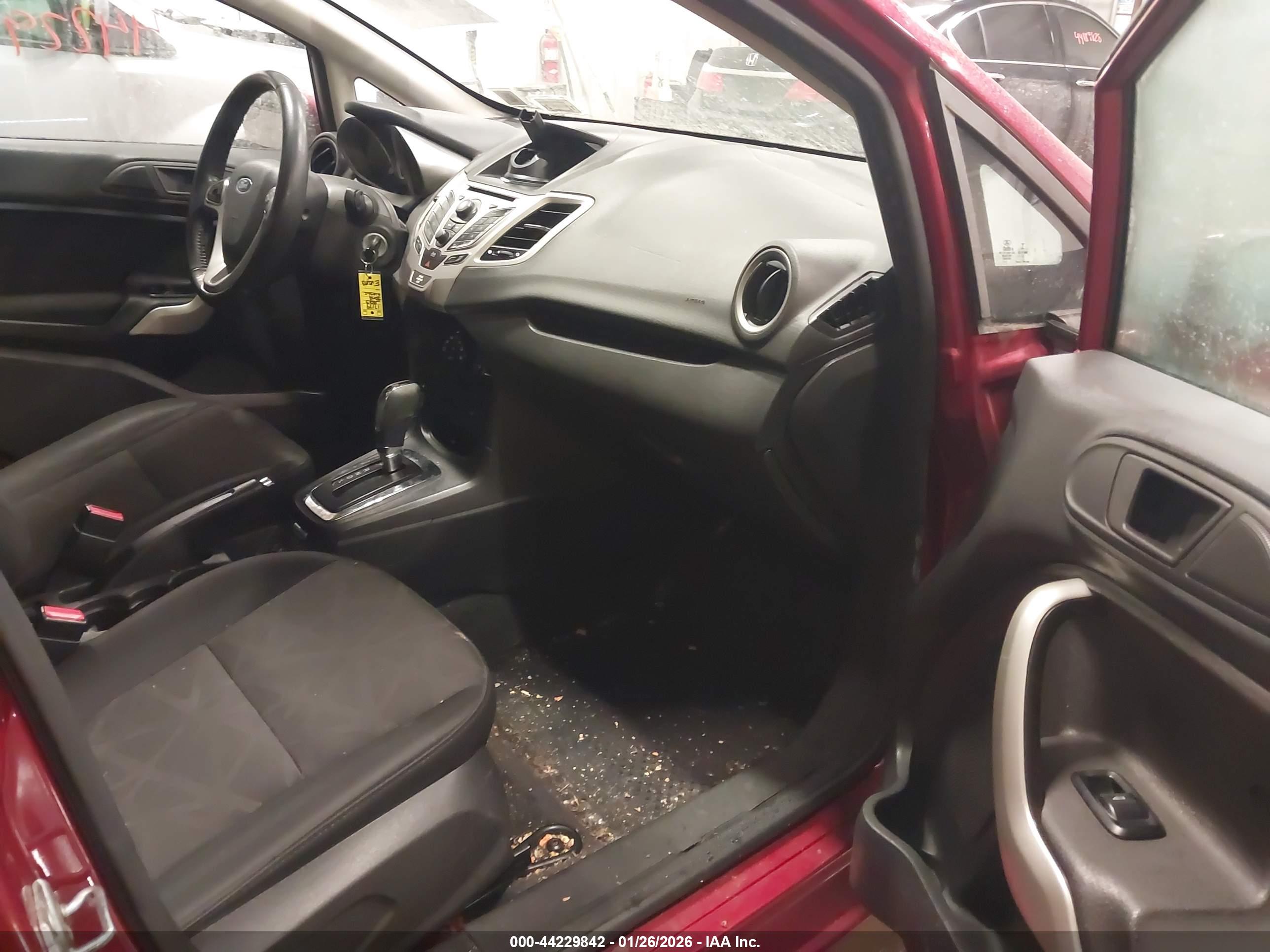 FORD FIESTA image 5