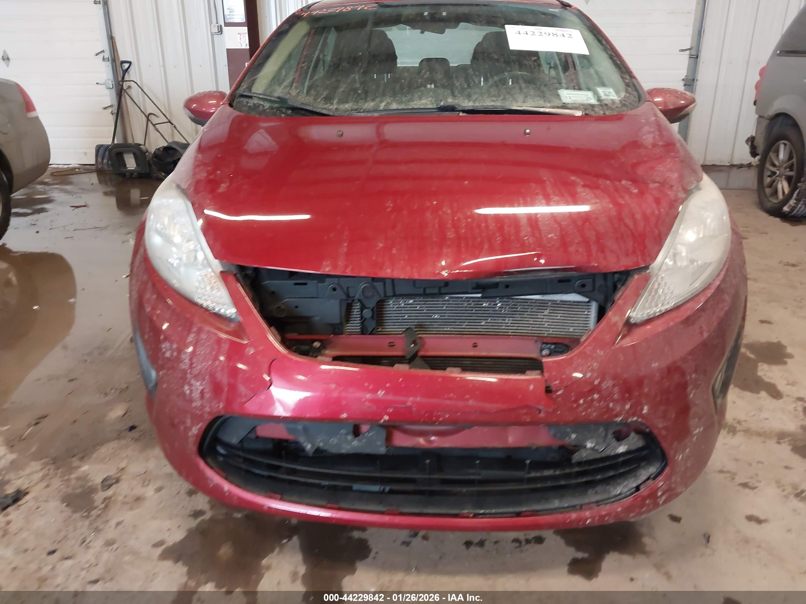 FORD FIESTA image 6