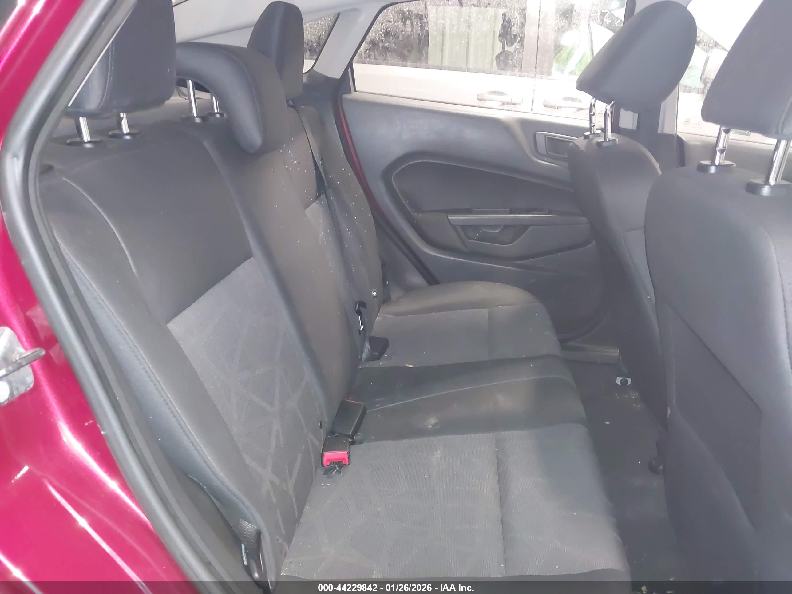 FORD FIESTA image 8