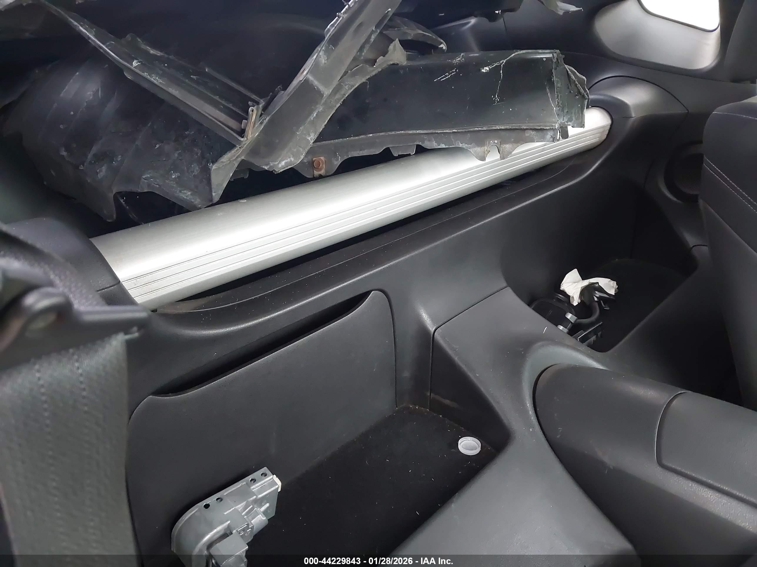 NISSAN 370Z image 8