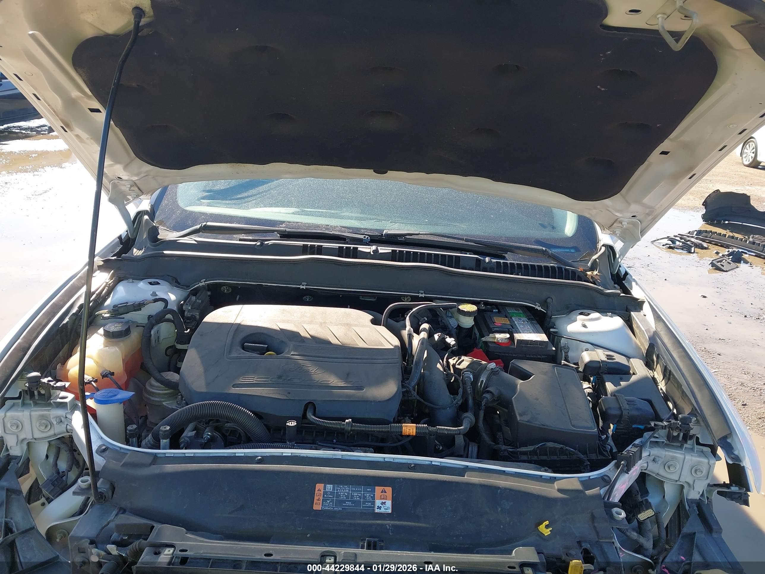 FORD FUSION image 10