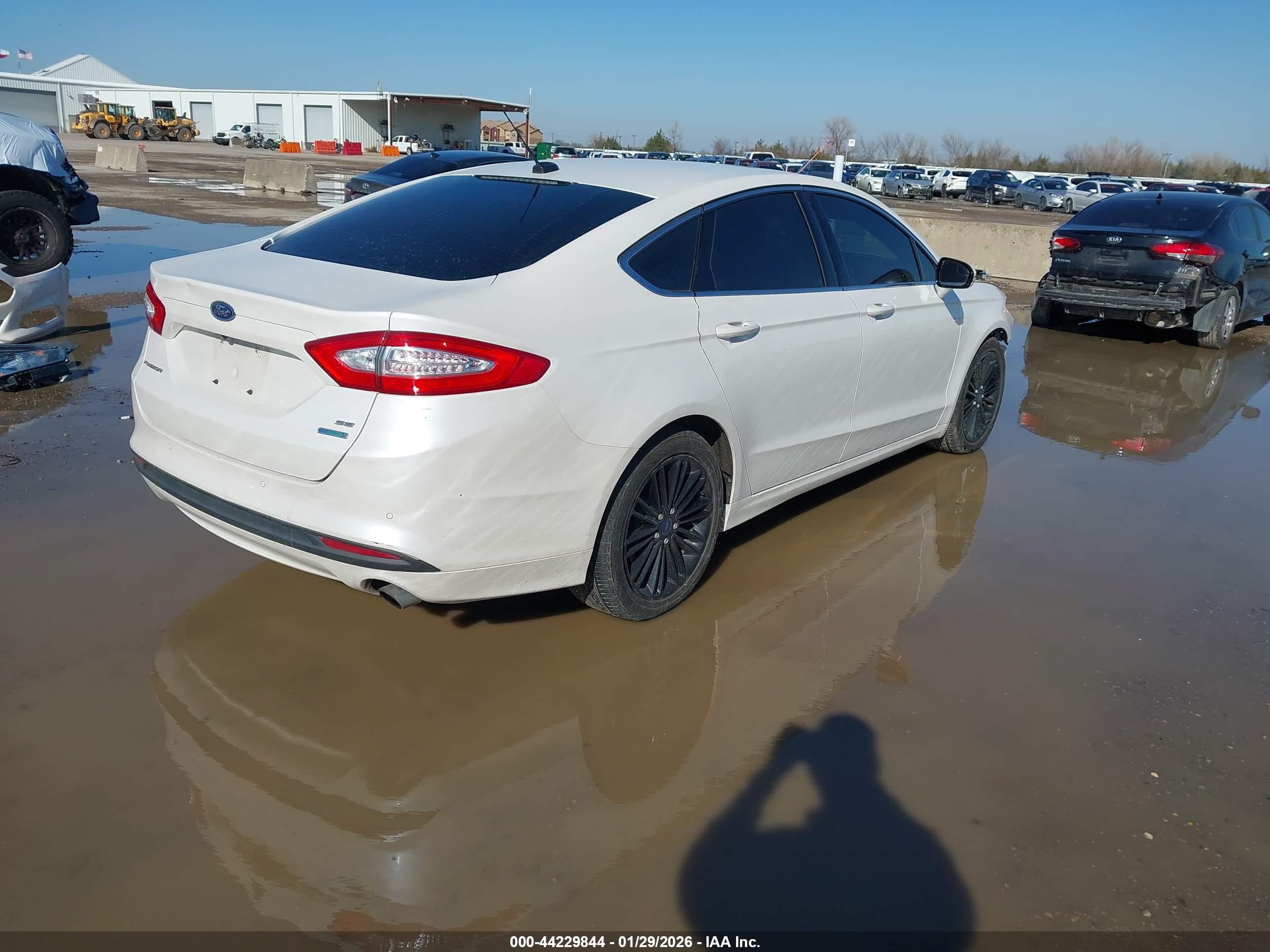 FORD FUSION image 4