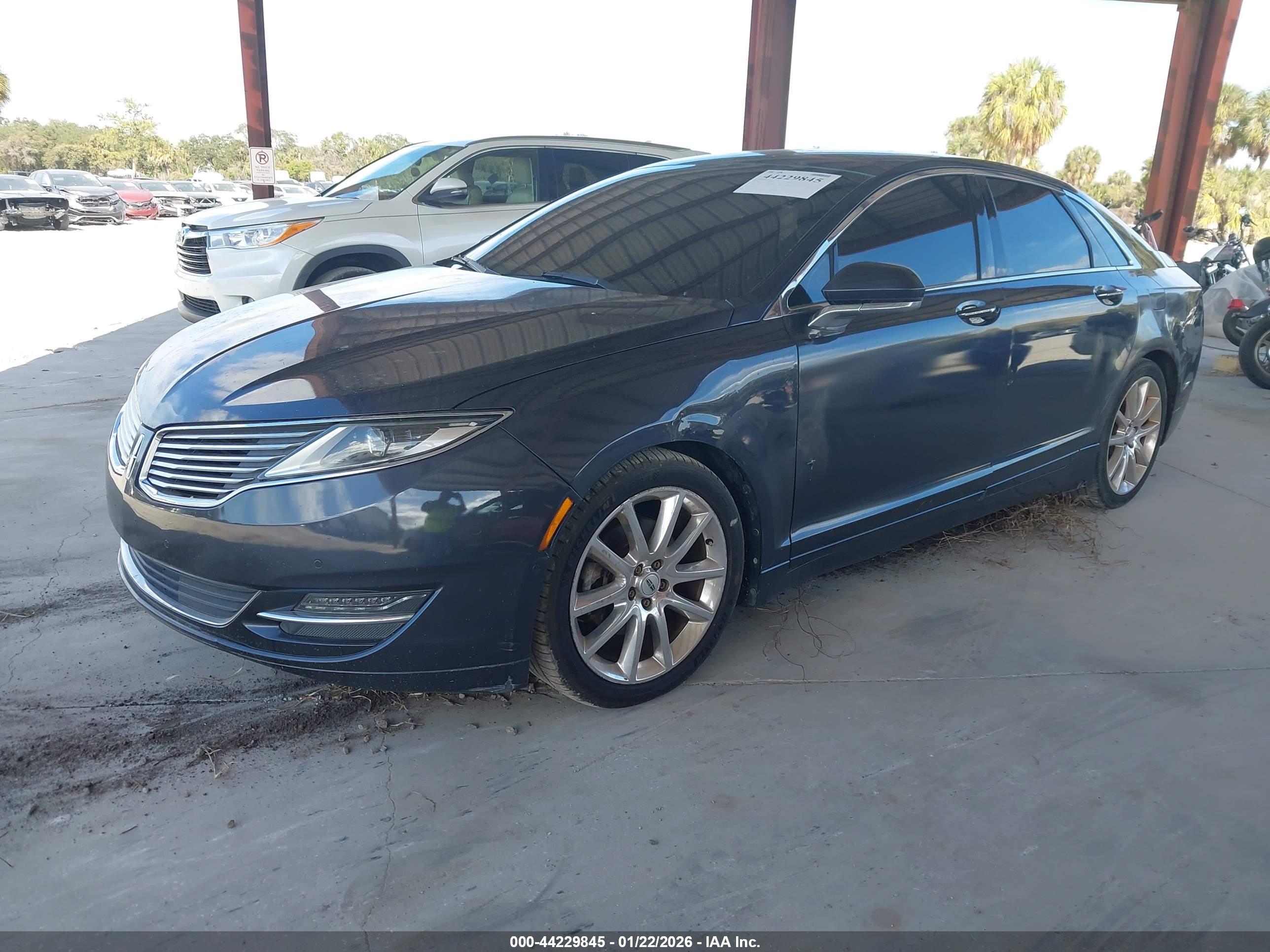 LINCOLN MKZ image 2