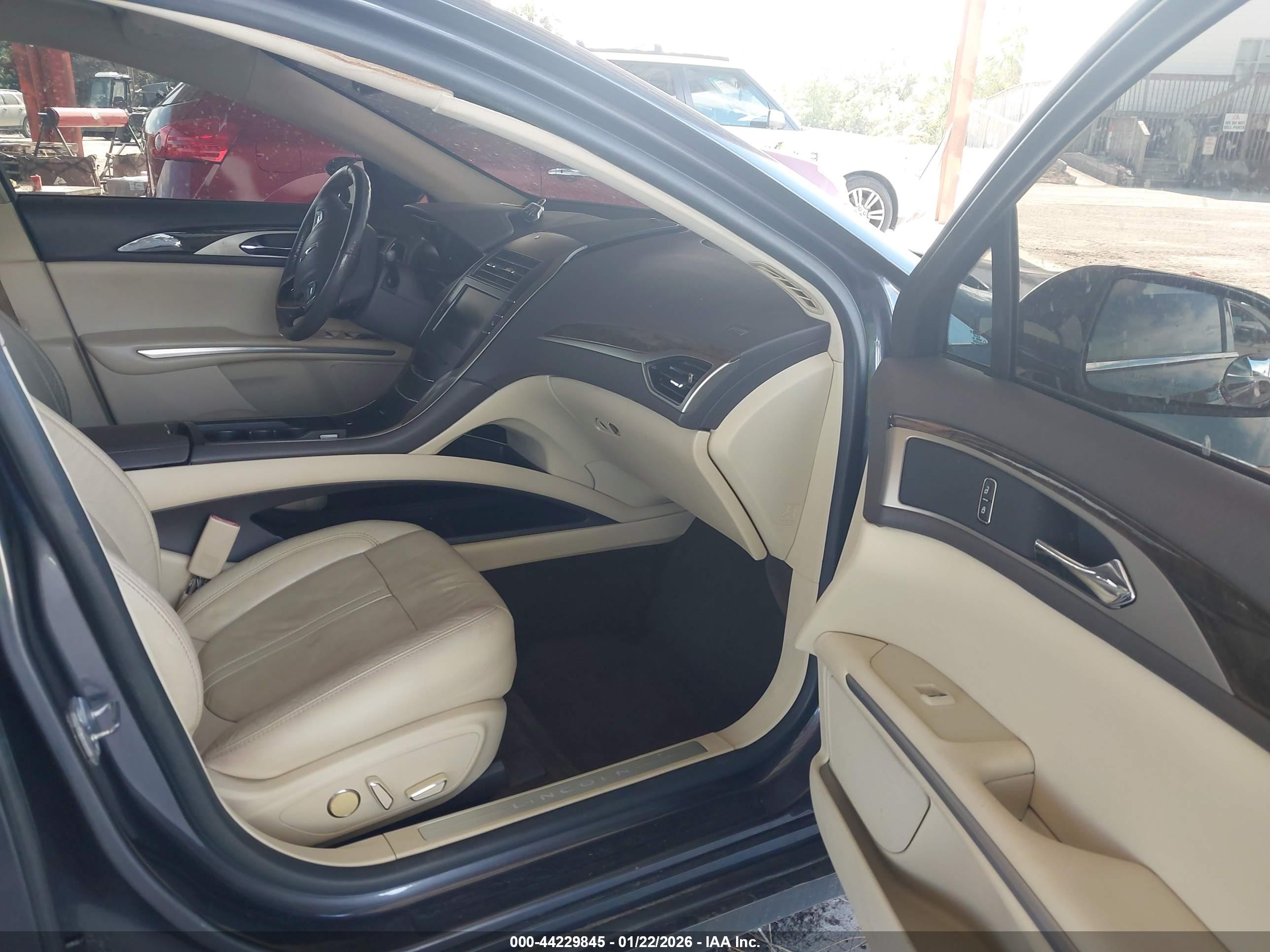 LINCOLN MKZ image 5
