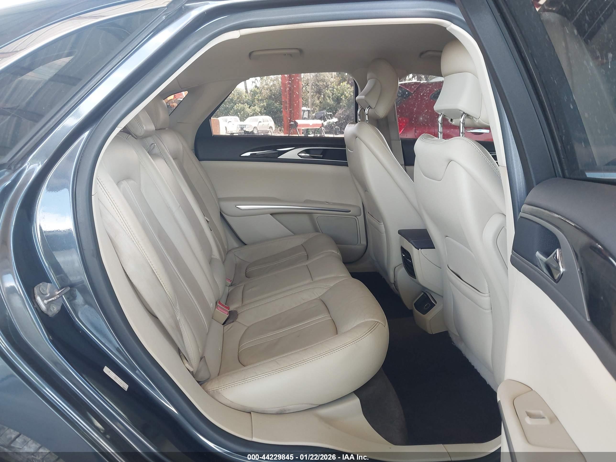 LINCOLN MKZ image 8