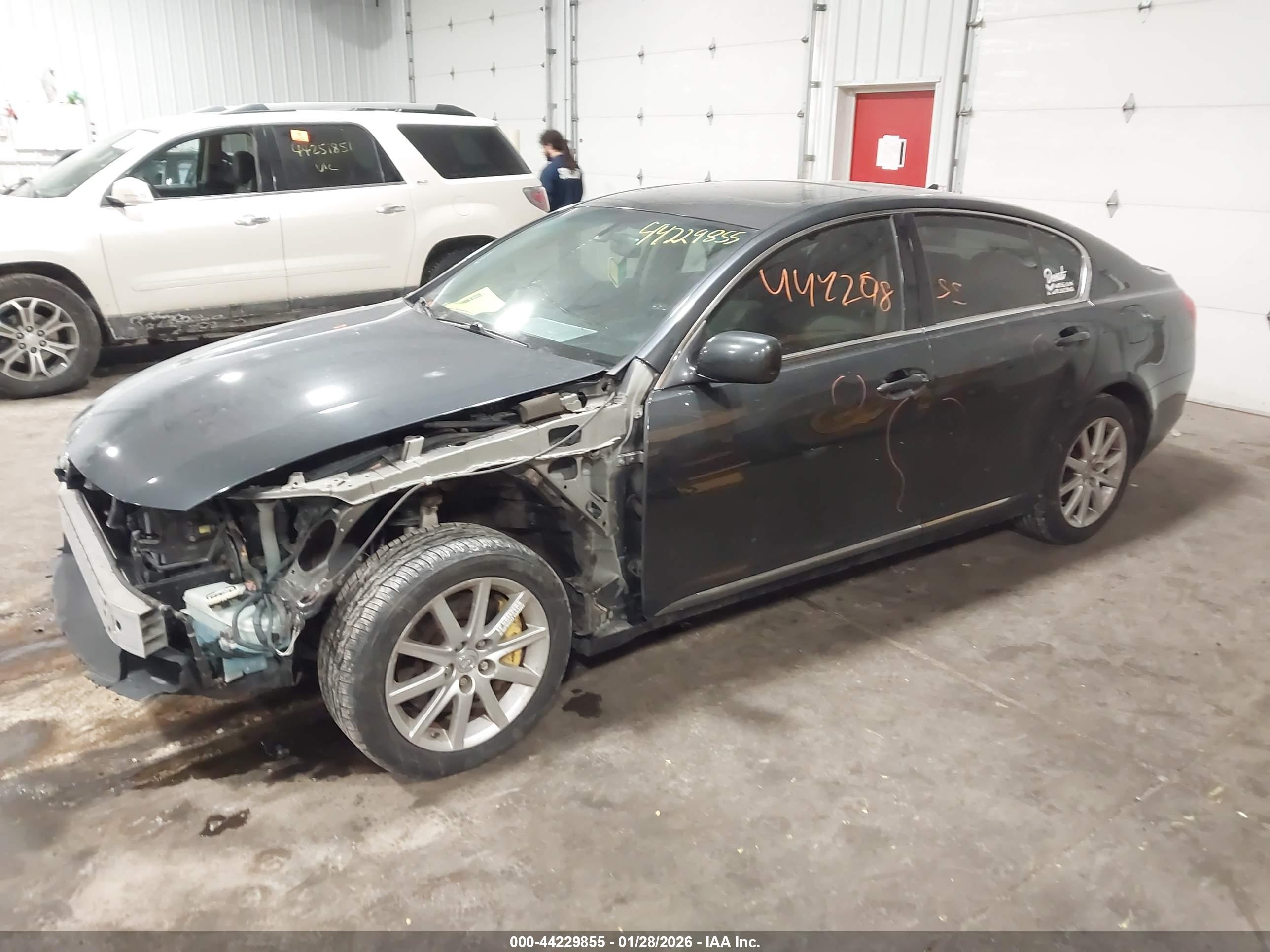 LEXUS GS image 2