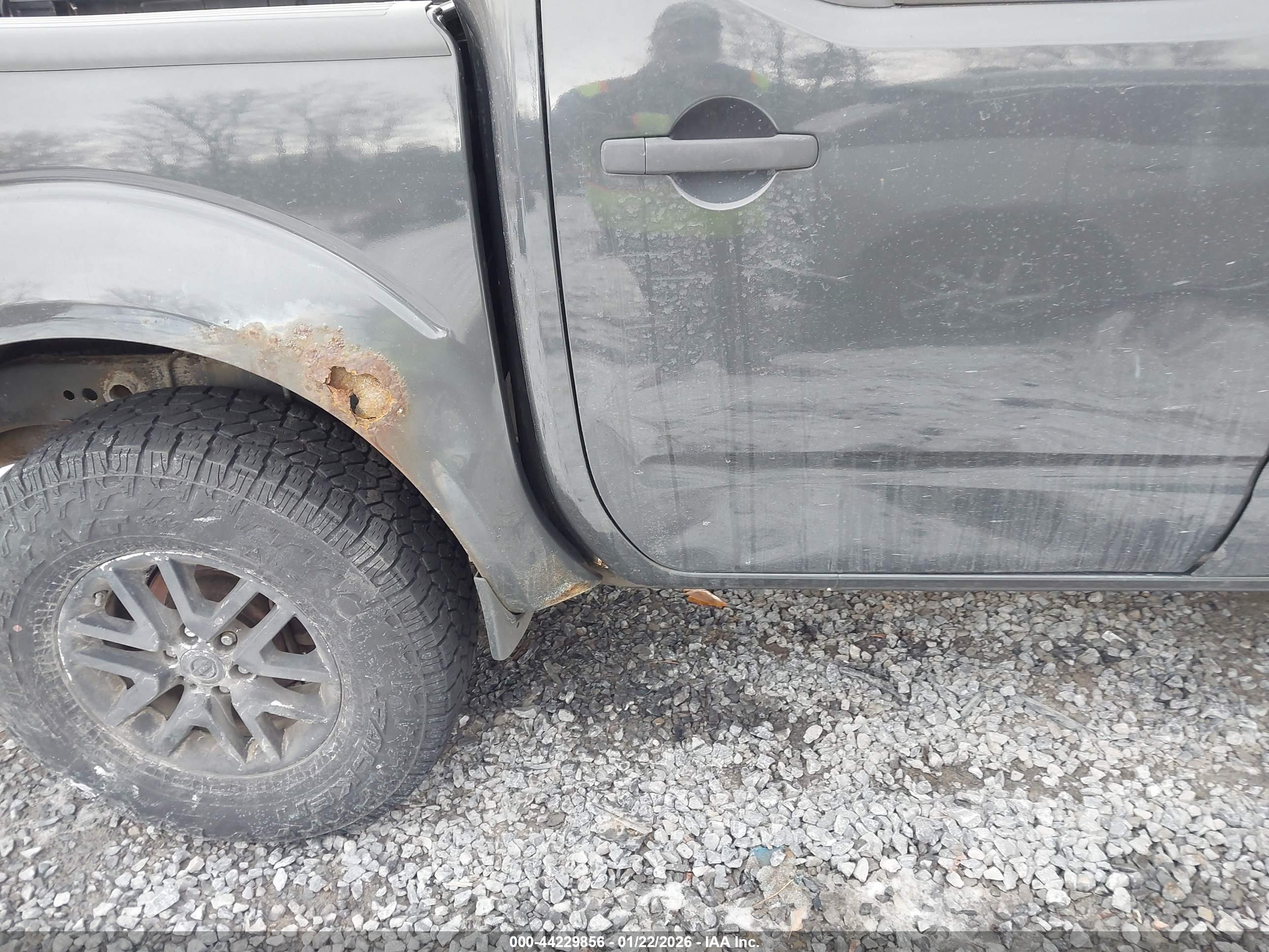 NISSAN FRONTIER image 6